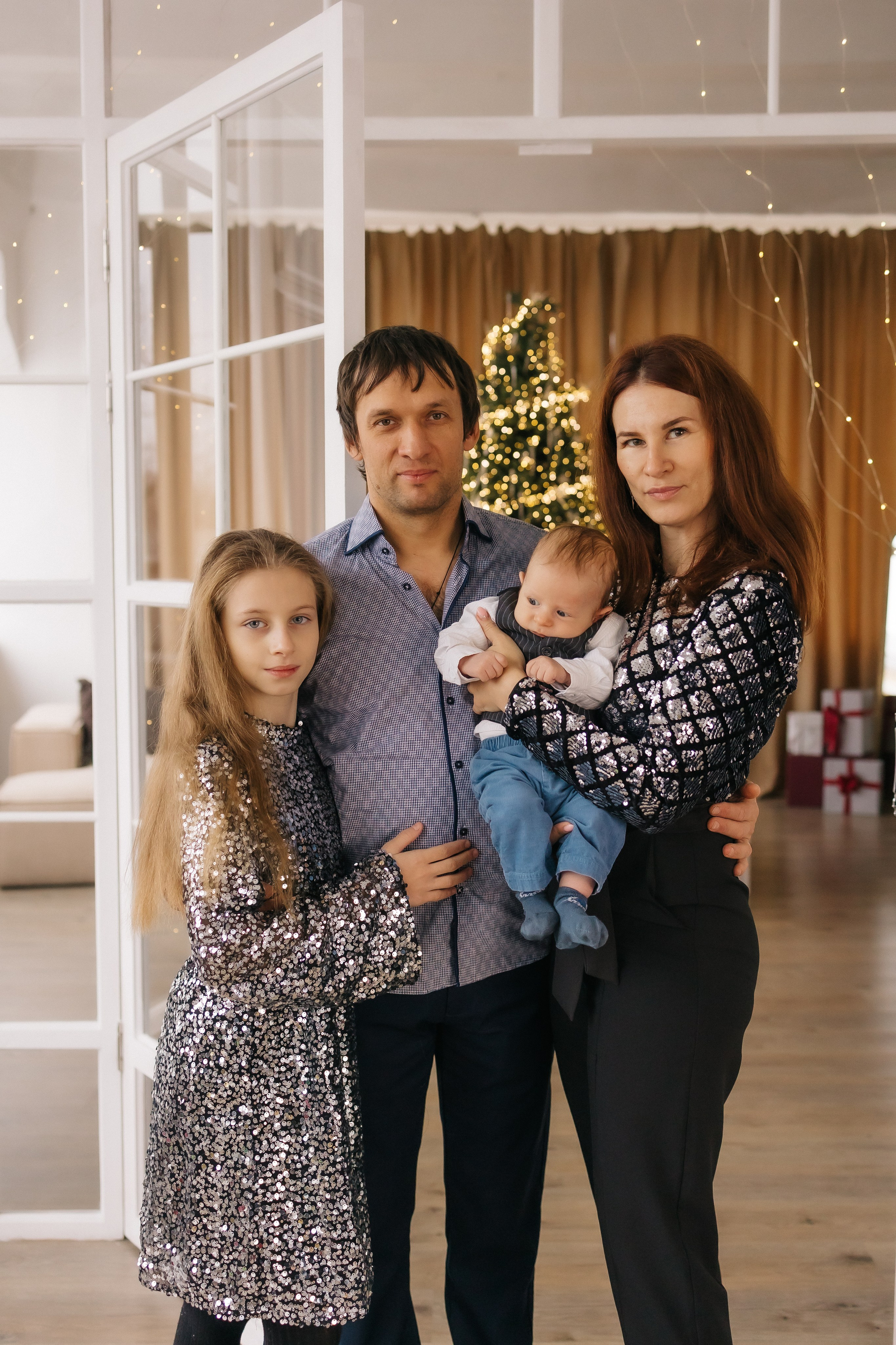 Новогодняя в iso. СЕМЕЙНЫЙ ФОТОГРАФ В САРАТОВЕ