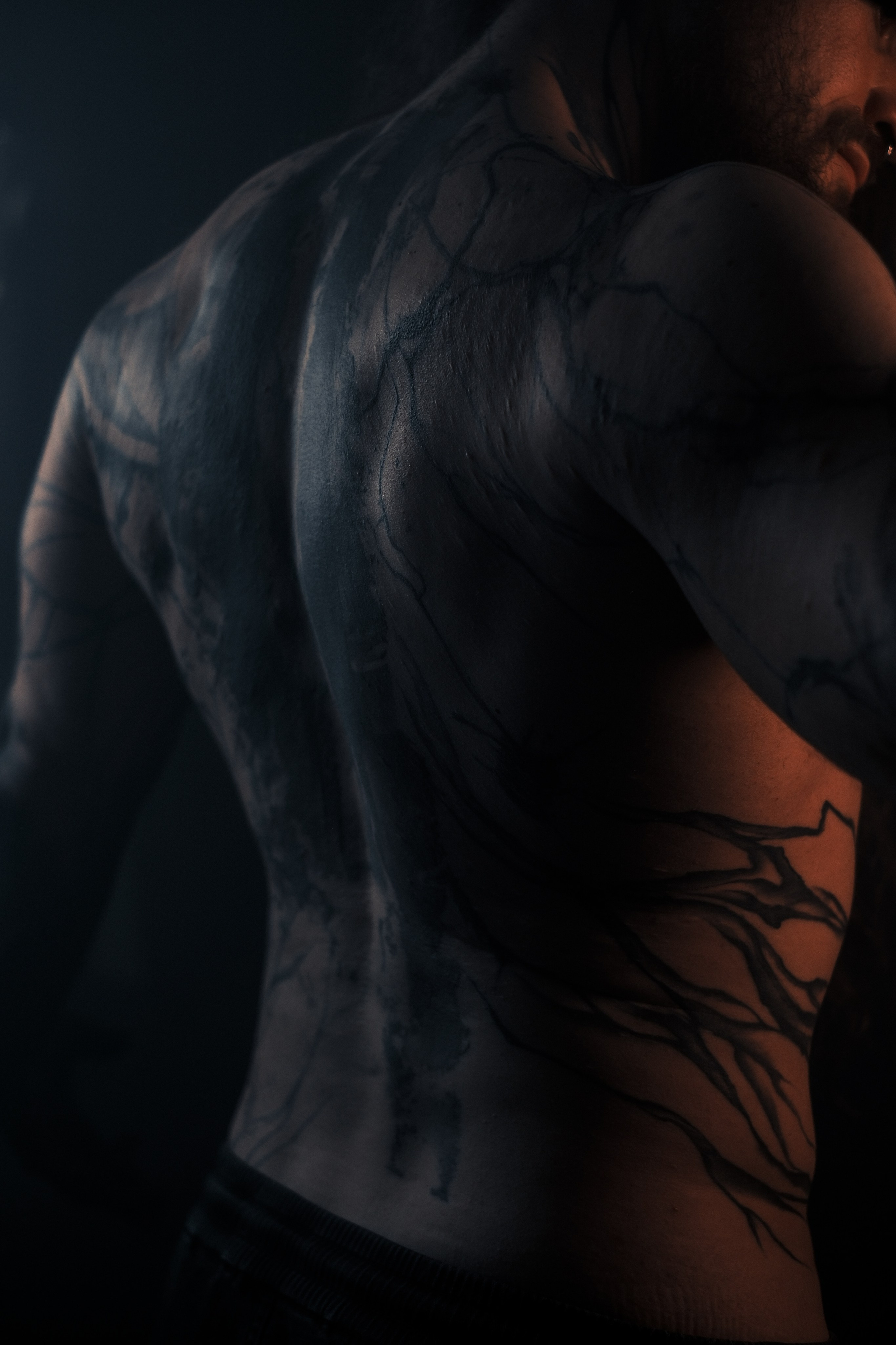 Мужская фотосессия в крови