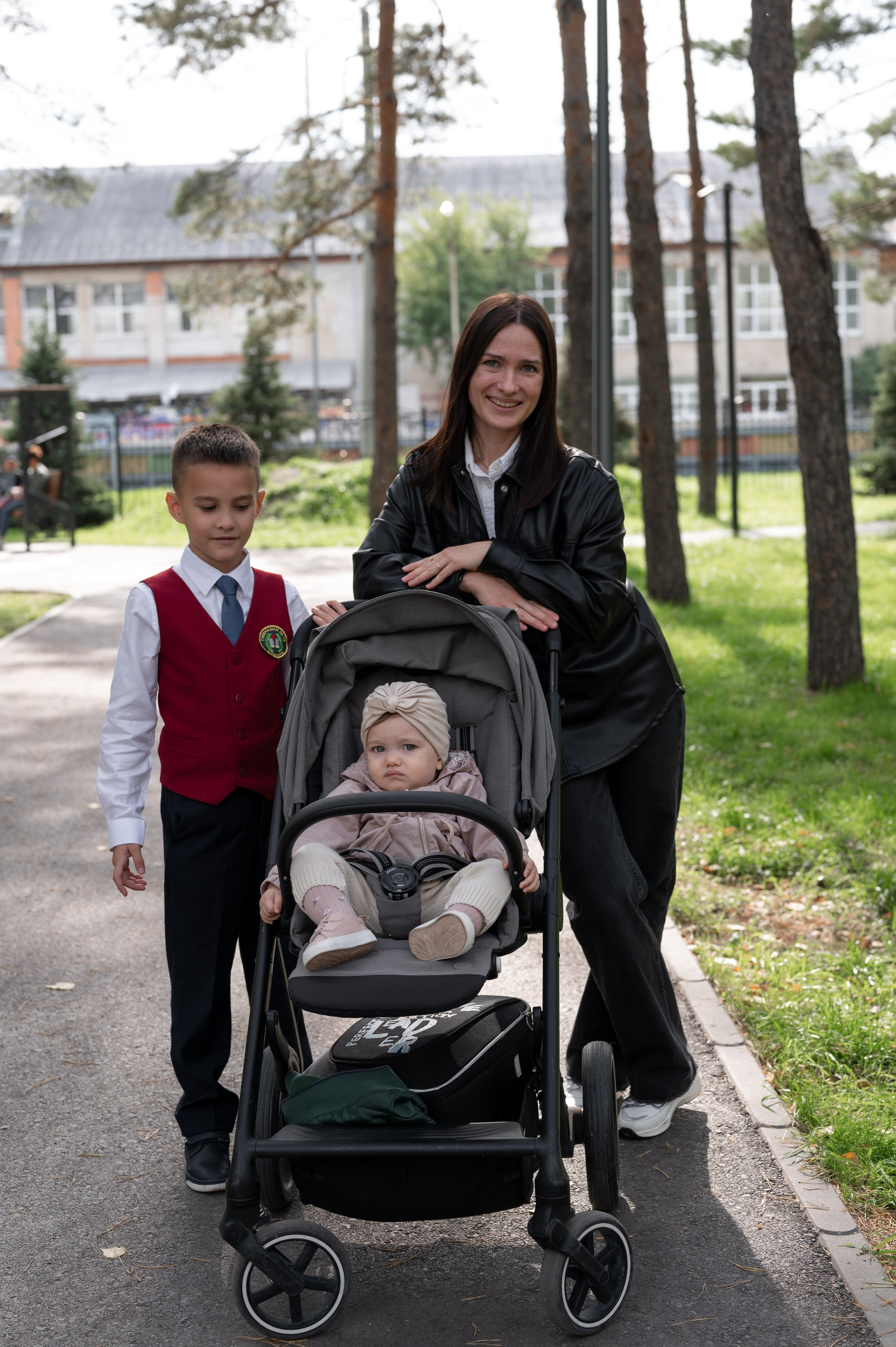 1 сентября 16 гимназия 2 класс (линейка + в классе+ на улице). Фотограф новорожденных, семейный детский в Тюмени Татьяна Морозова