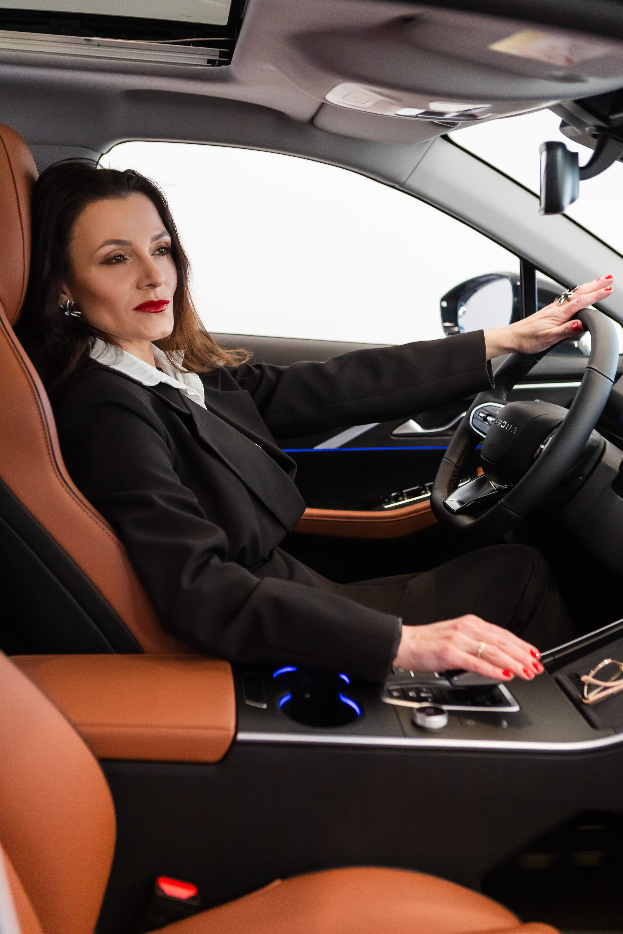 Рекламная фотосессия в ДЦ OMODA и JAECOO в Коломне. Фотограф в Коломне, Рязани, Москве. Готовность фото на следующий день