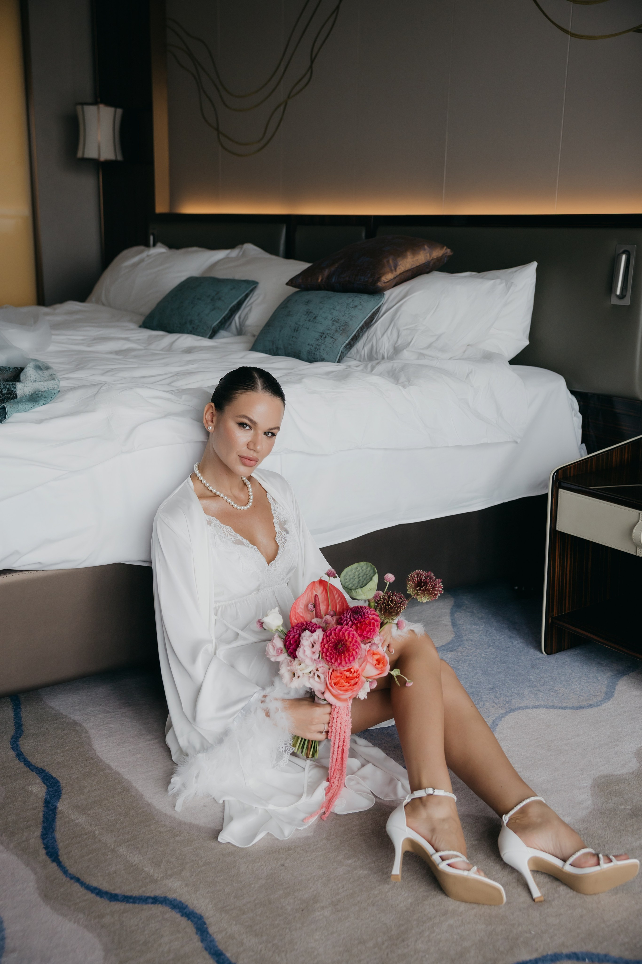 Свадебная фотосессия в отеле Soluxe Hotel Moscow. Свадебный фотограф в Москве Екатерина Гусева