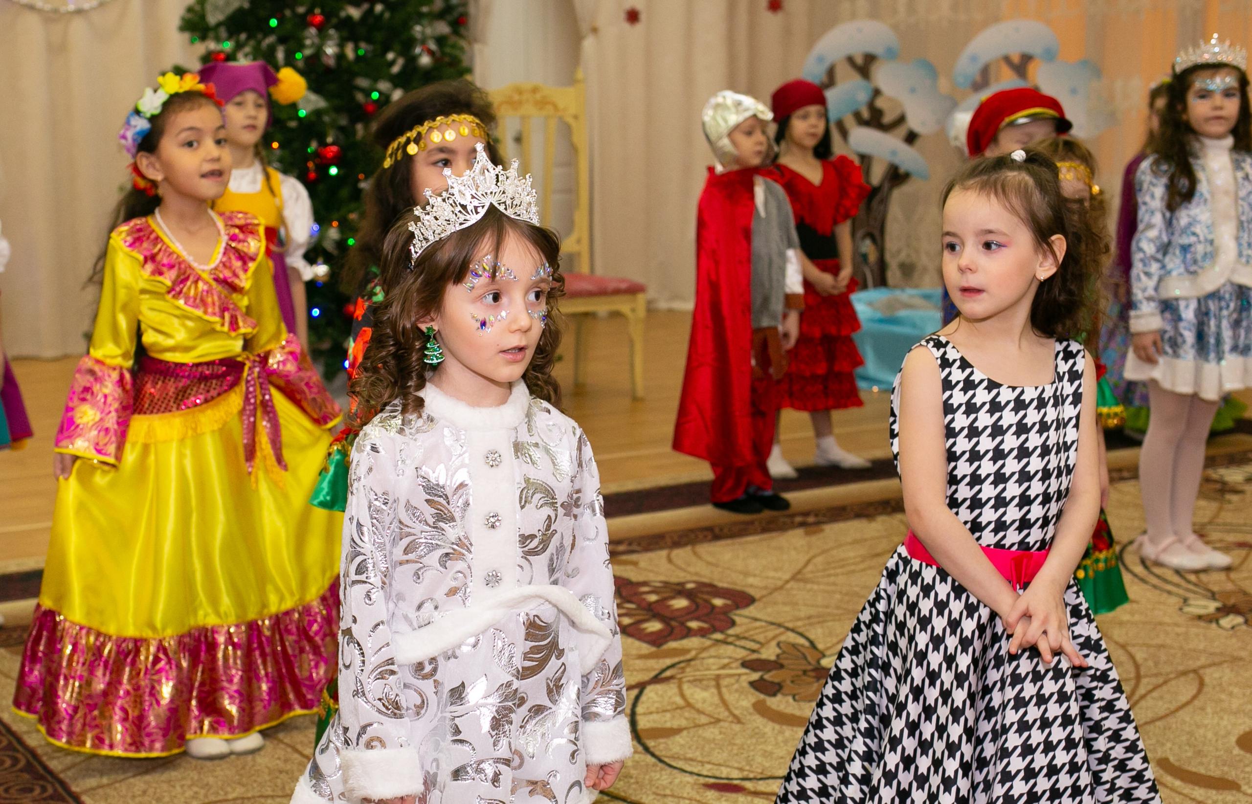 Выпускные и Утренники. Фотограф новорожденных и семейный фотограф НСО г. Бердск Марина Львова