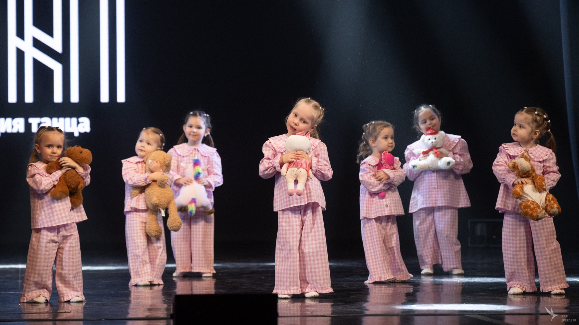 Отчетный концерт студии танца «ШАГ». Репортажный фотограф в Казани Павел Серпокрылов