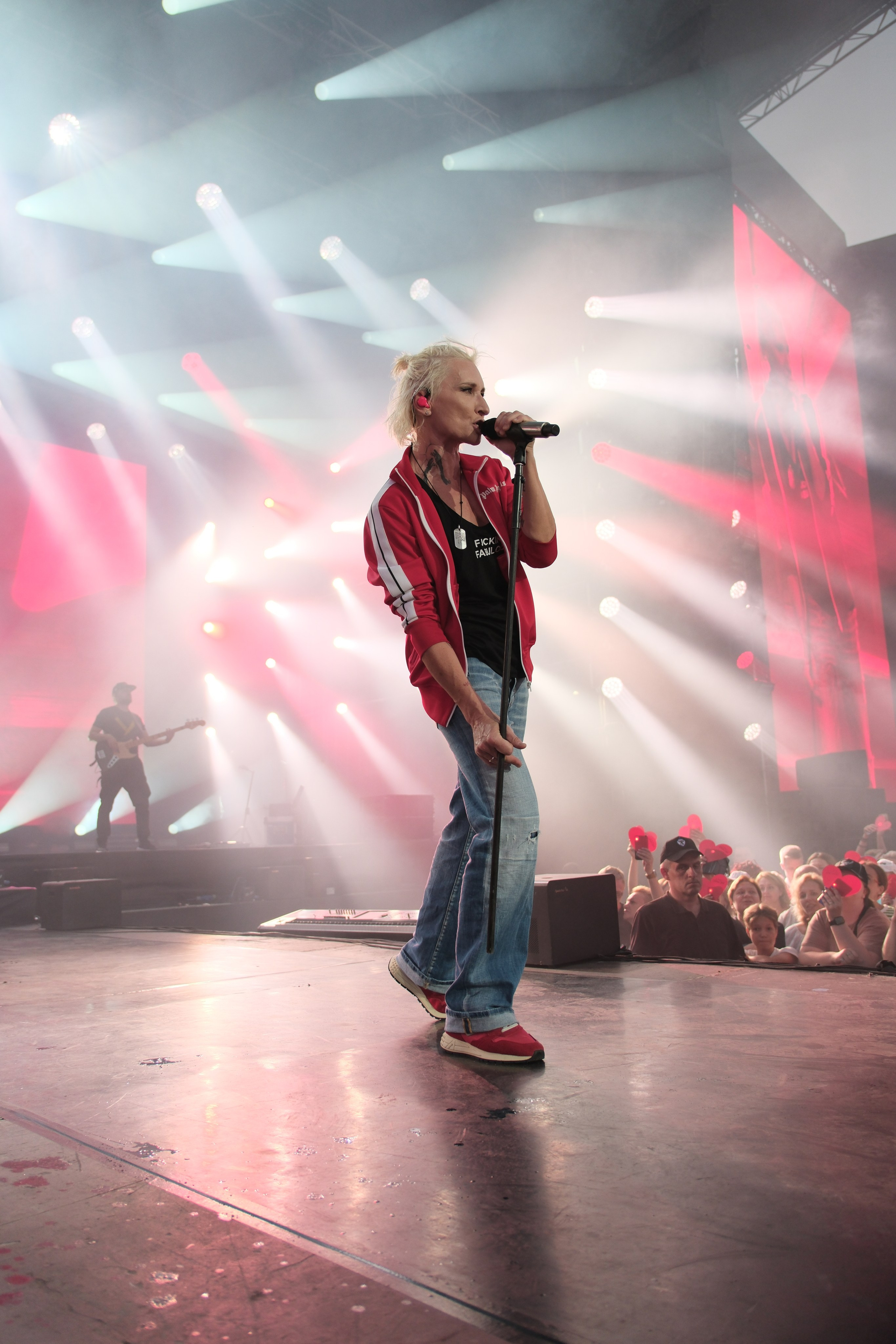 Диана Арбенина (группа «Ночные снайперы») — Москва, МТС Live Лето 2024. RedGeek - блогер и стручњак за образовање и ИТ Кирил Ситнов