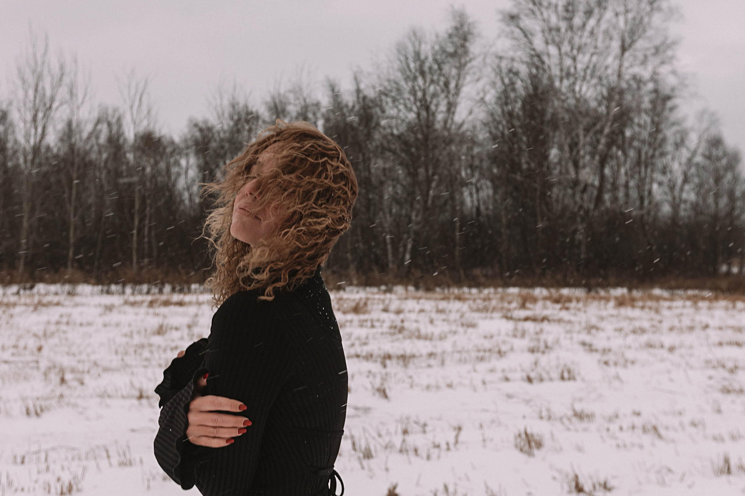 Меланхолия (поле). Семейный фотограф Тюмень, фотограф на роды Салмина Мария