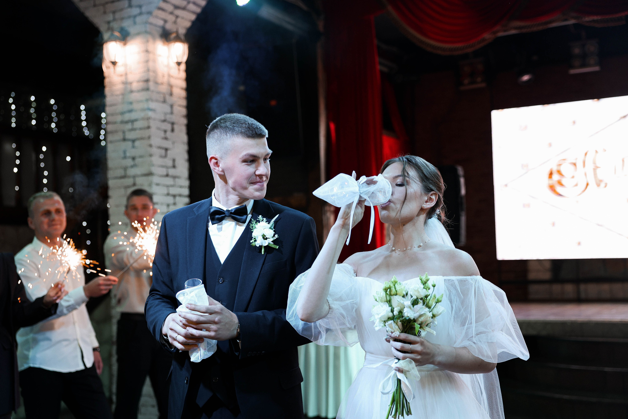 WEDDIND TNT. Свадебный и Школьный фотограф Улан-Удэ Бурятия Джулия Топоева Выпускные альбомы Фотограф на мероприятие