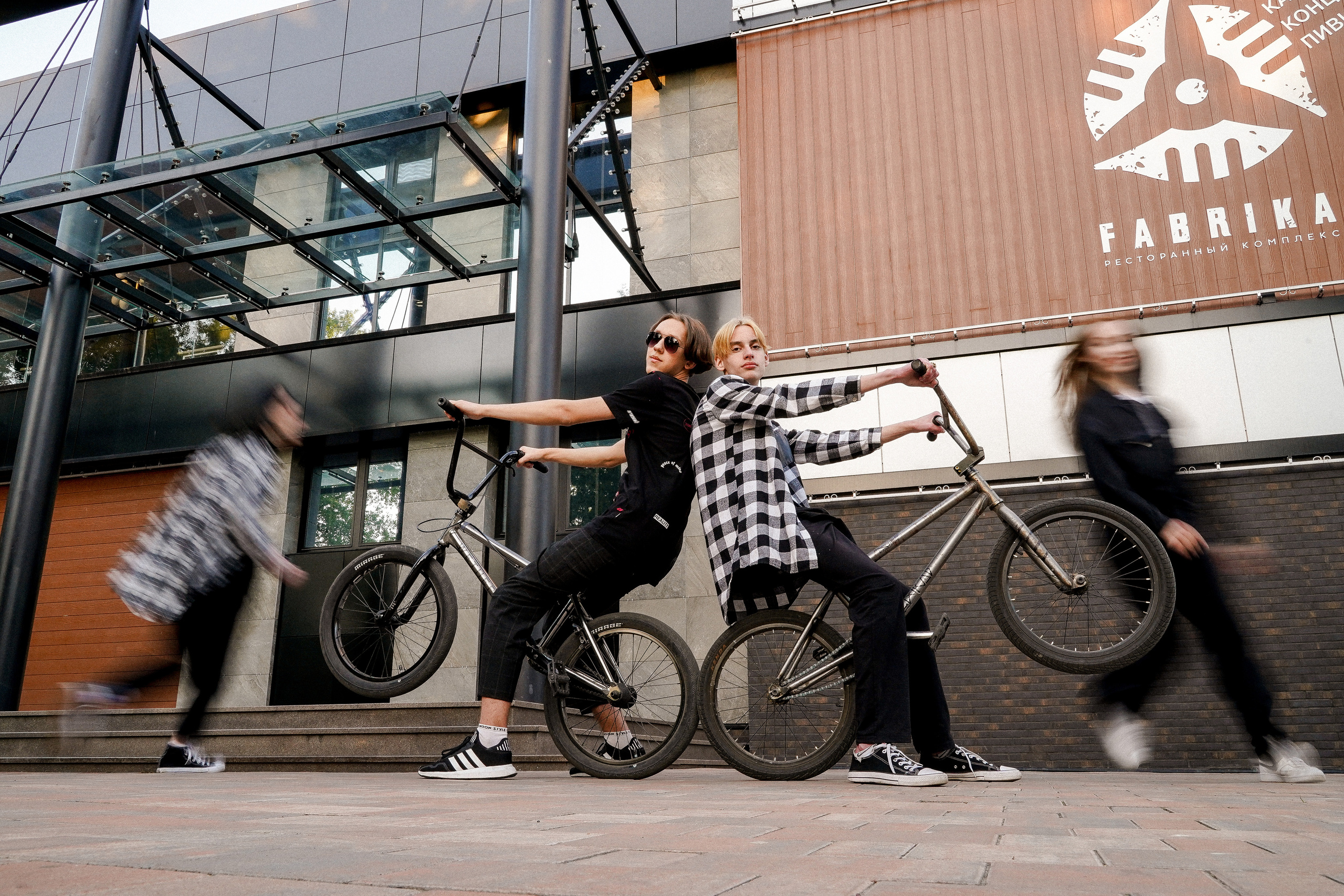 Галерея. Современные выпускные альбомы в Брянске