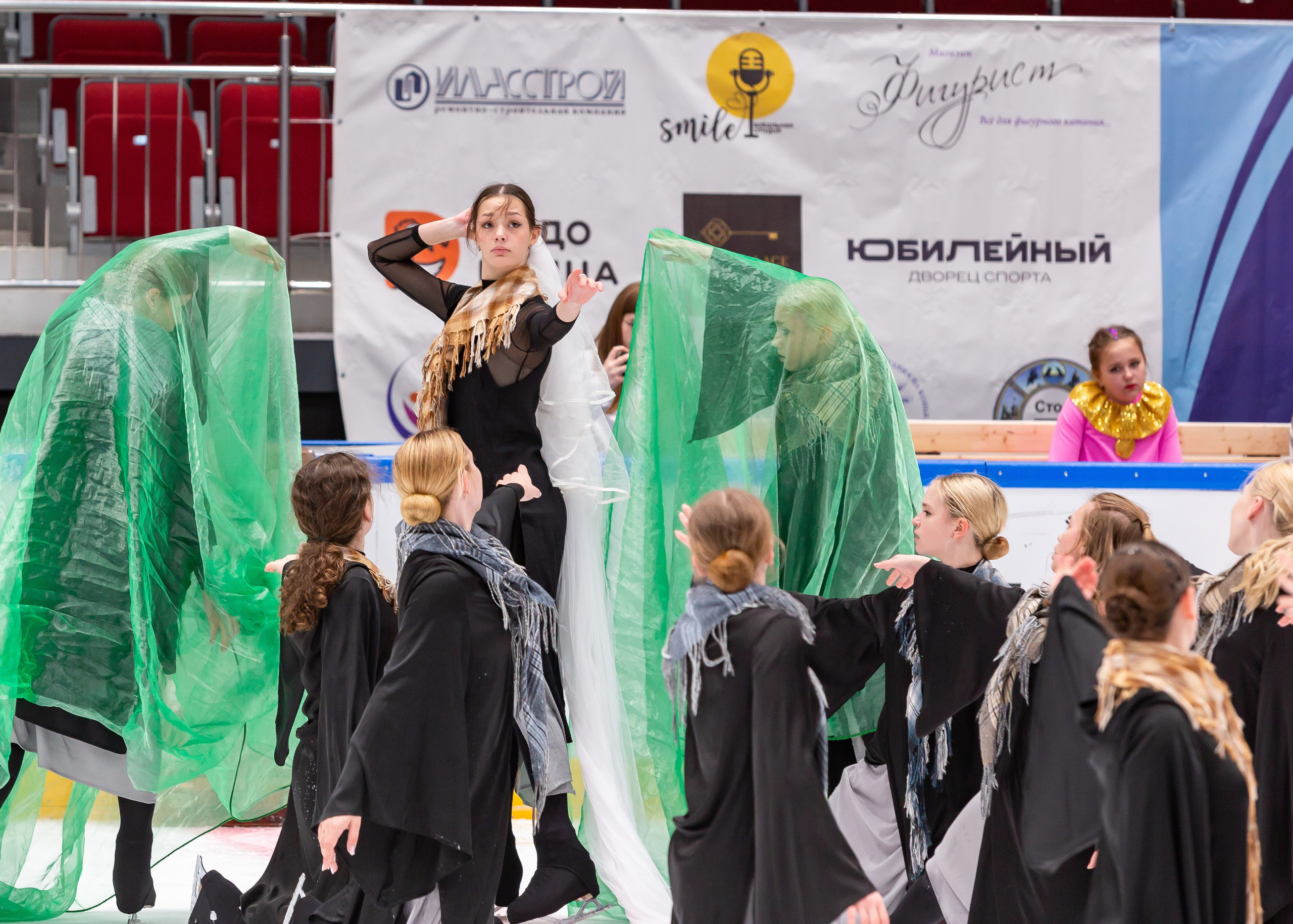VII Ежегодный фестиваль массовых танцев на льду и фигурного катания «Петровский лёд» Санкт-Петербург 2024. Репортажный фотограф в Москве