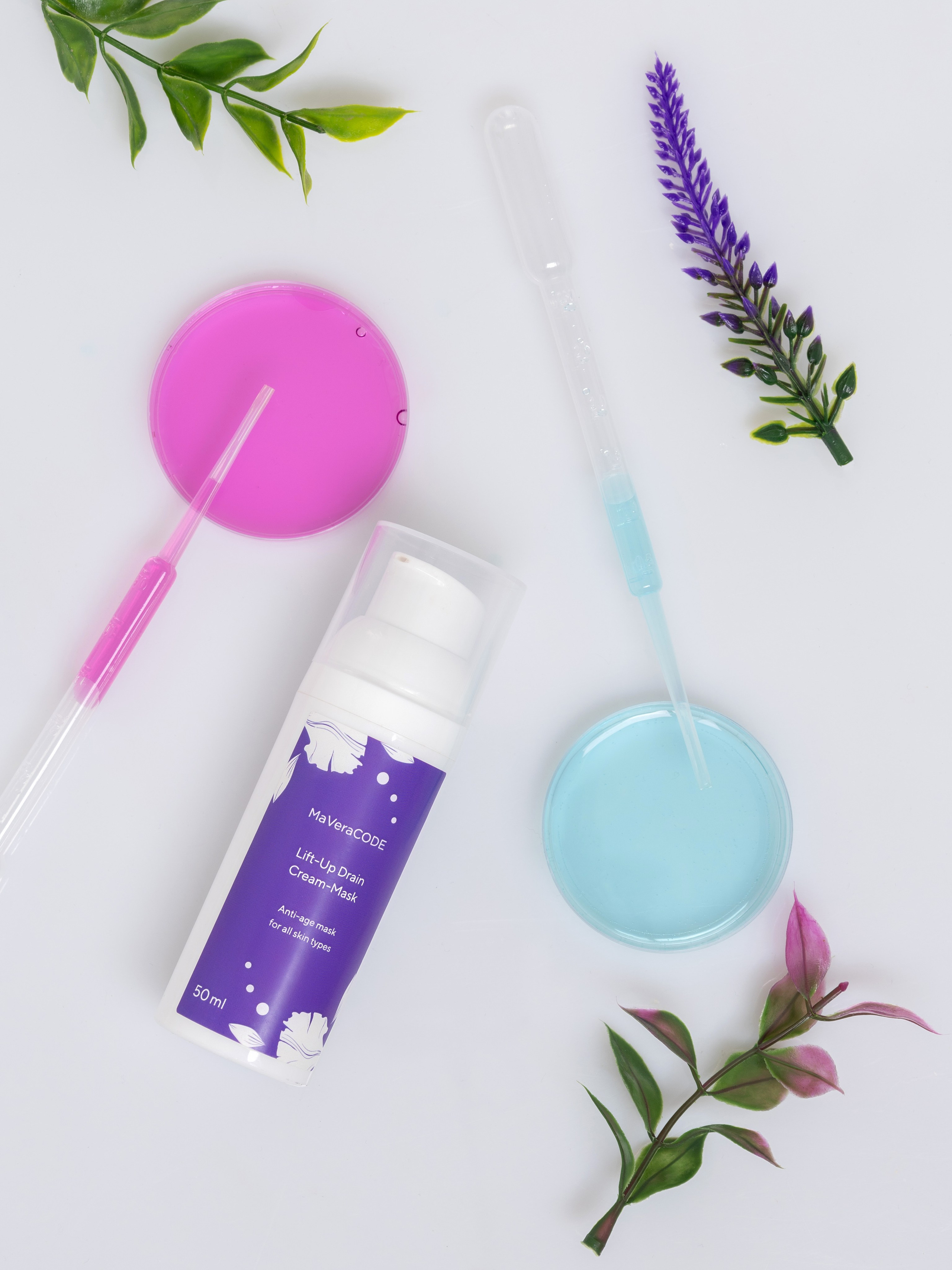 Уходовая косметика с пипетками на белом фоне | Научная предметная съемка для Ozon