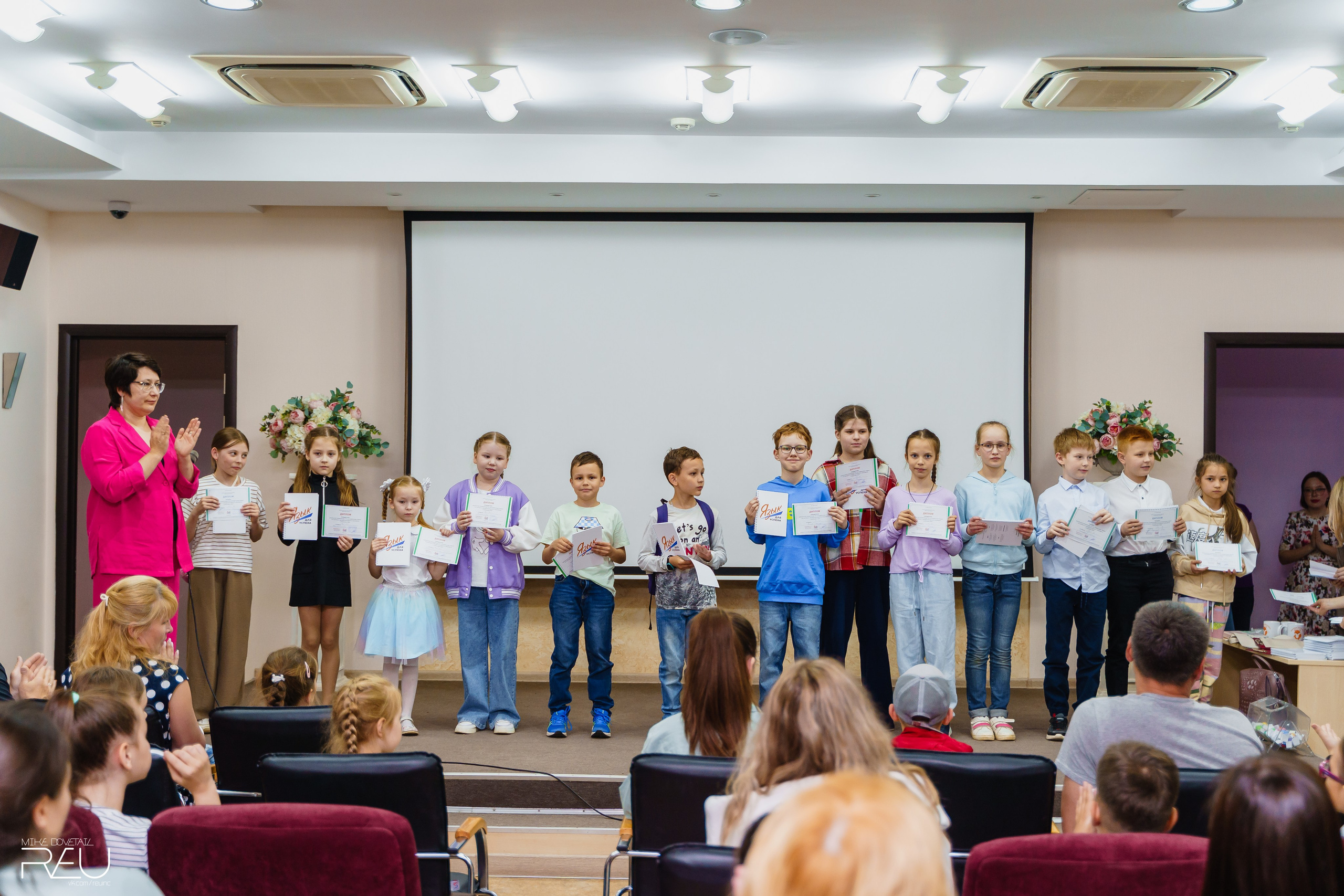 ВЫПУСКНОЙ ШКОЛЫ «Язык Для Успеха» 2023. Mike Dovetail | Портретный и репортажный фотограф