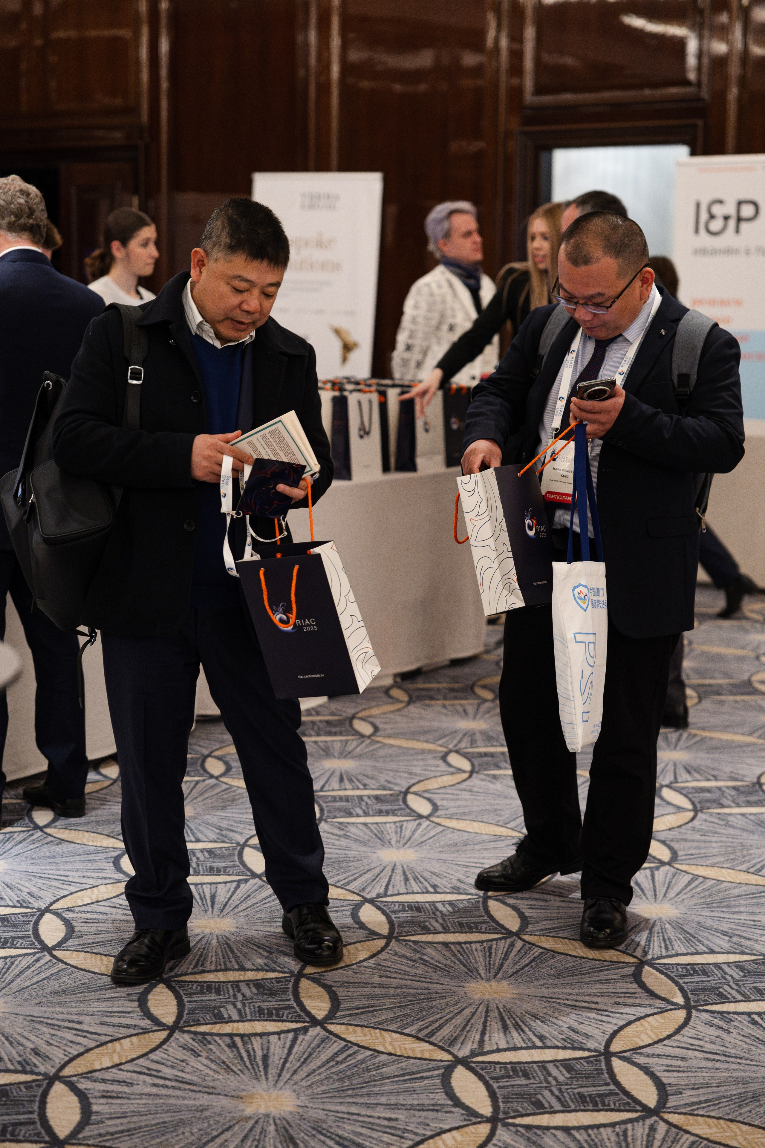 RIAC 2025. Свадебный репортажный фотограф в Москве