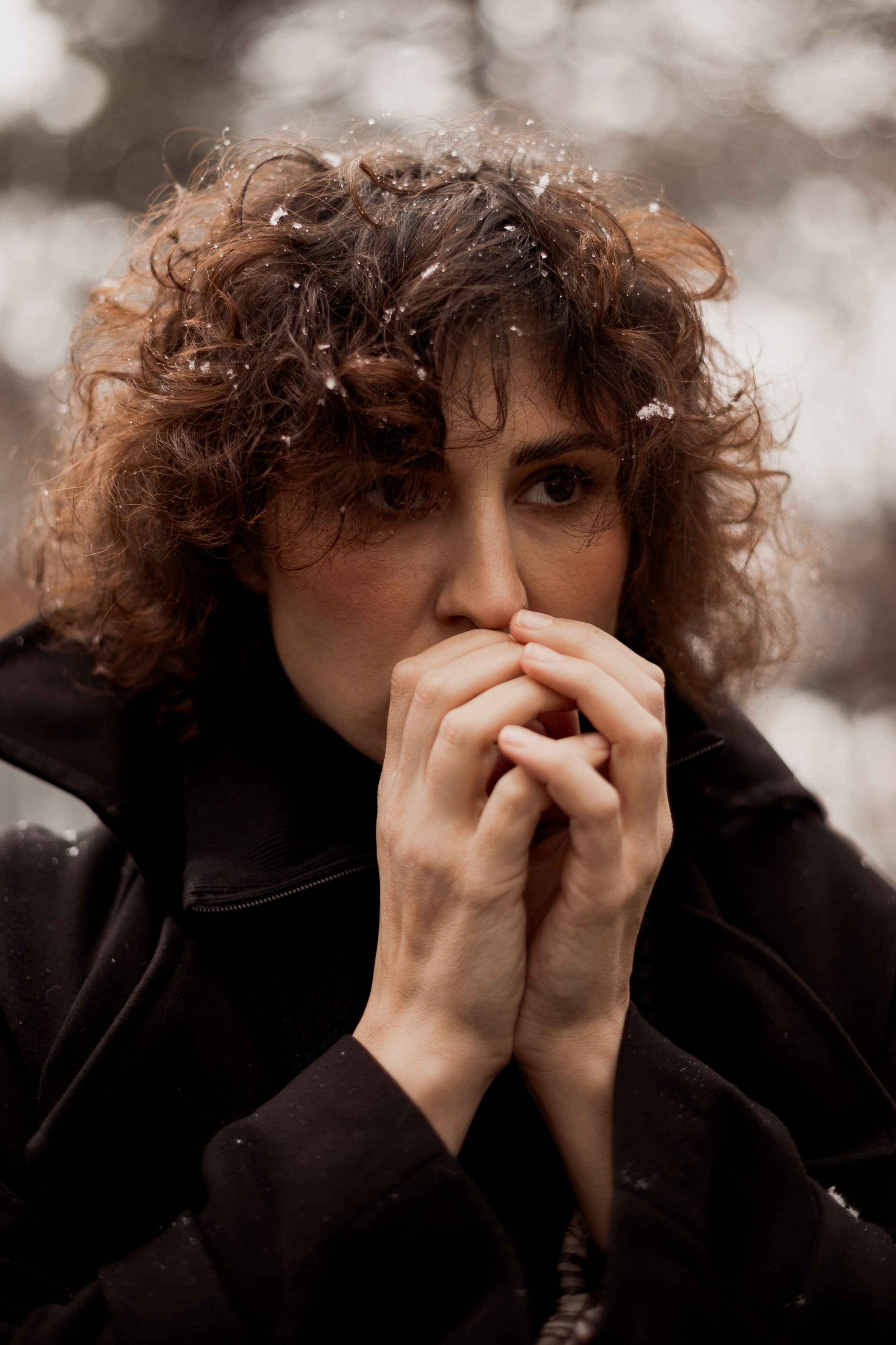 Женская фотосъёмка: индивидуальный подход, профессиональный свет, внимание к деталям. Красивые портреты, нежные эмоции, уверенность в кадре. Фотограф в Краснодаре, студийные и уличные фотосессии, ретушь снимков.