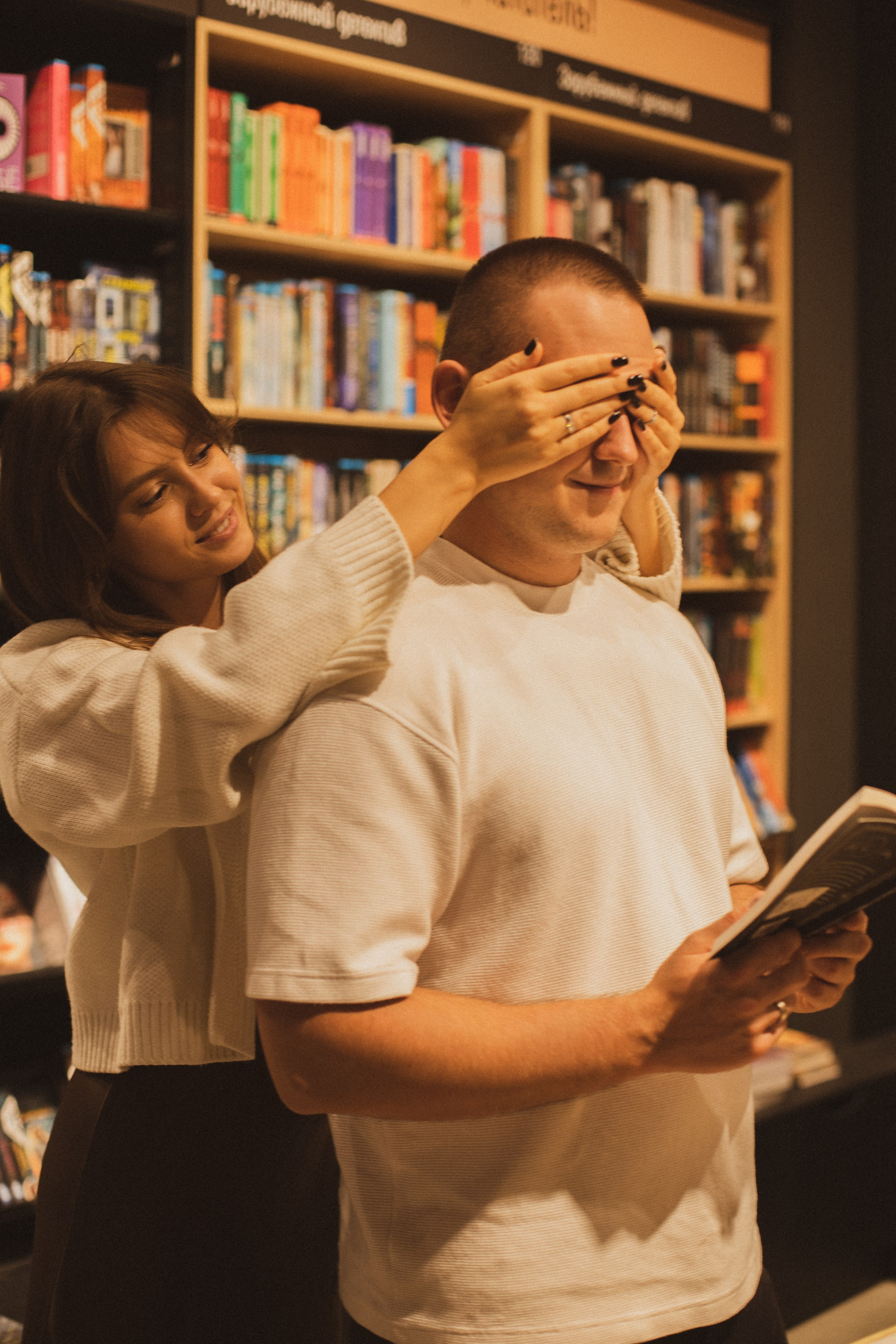 Свидание в книжном. Свадебный и семейный фотограф в Хабаровске Маргарита Наумова