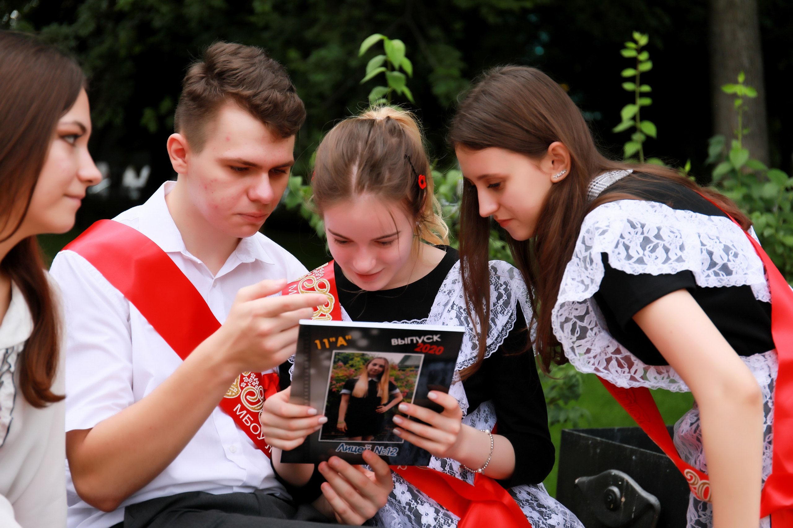 Вручение аттестатов (12 лицей). Детский семейный фотограф Краснодар