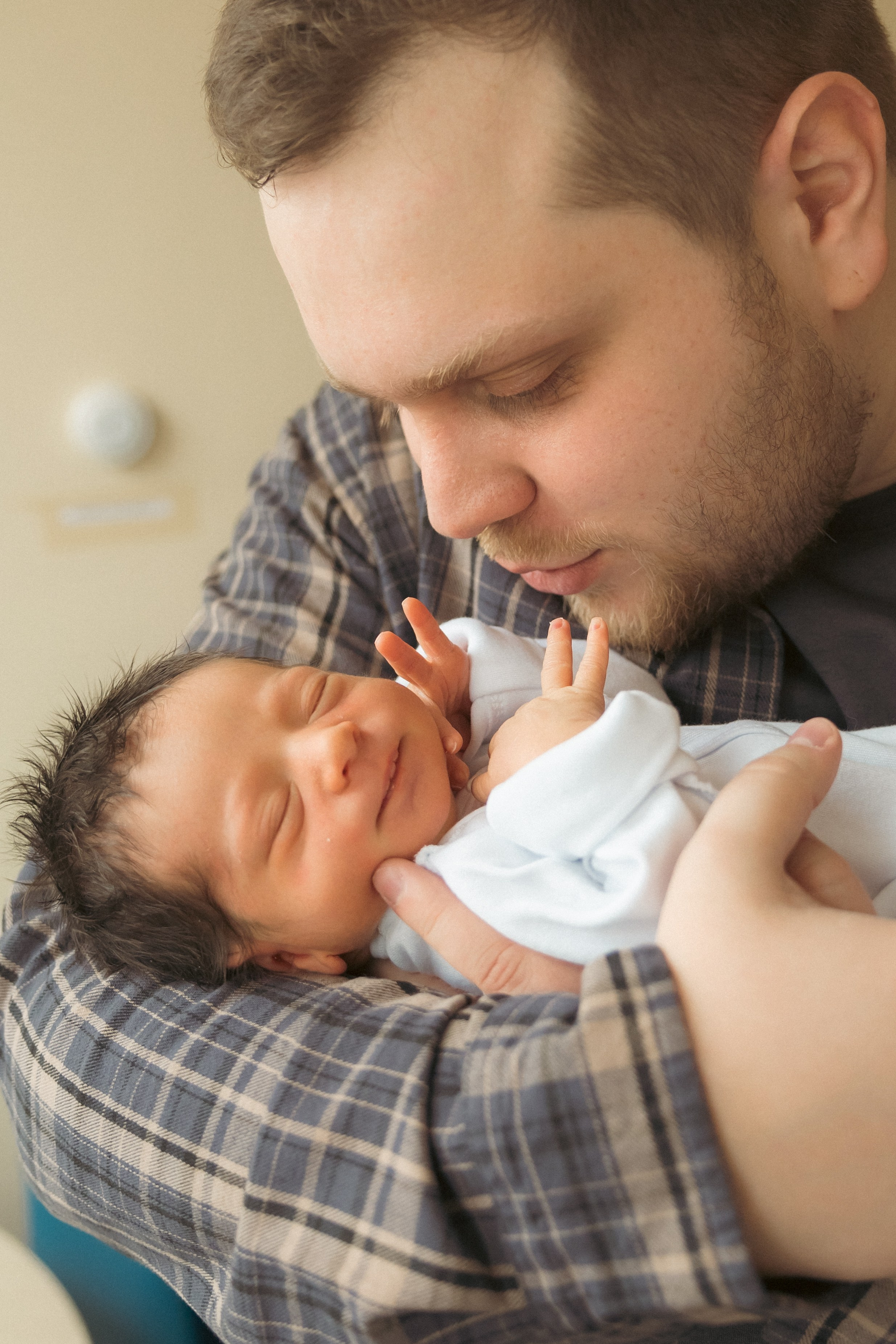 Фото выписки — заказать фотографа на выписку из роддома в Москве. Фотографы на роды в Москве. Фото и видео родов. Фотопроект «Продолжение рода»
