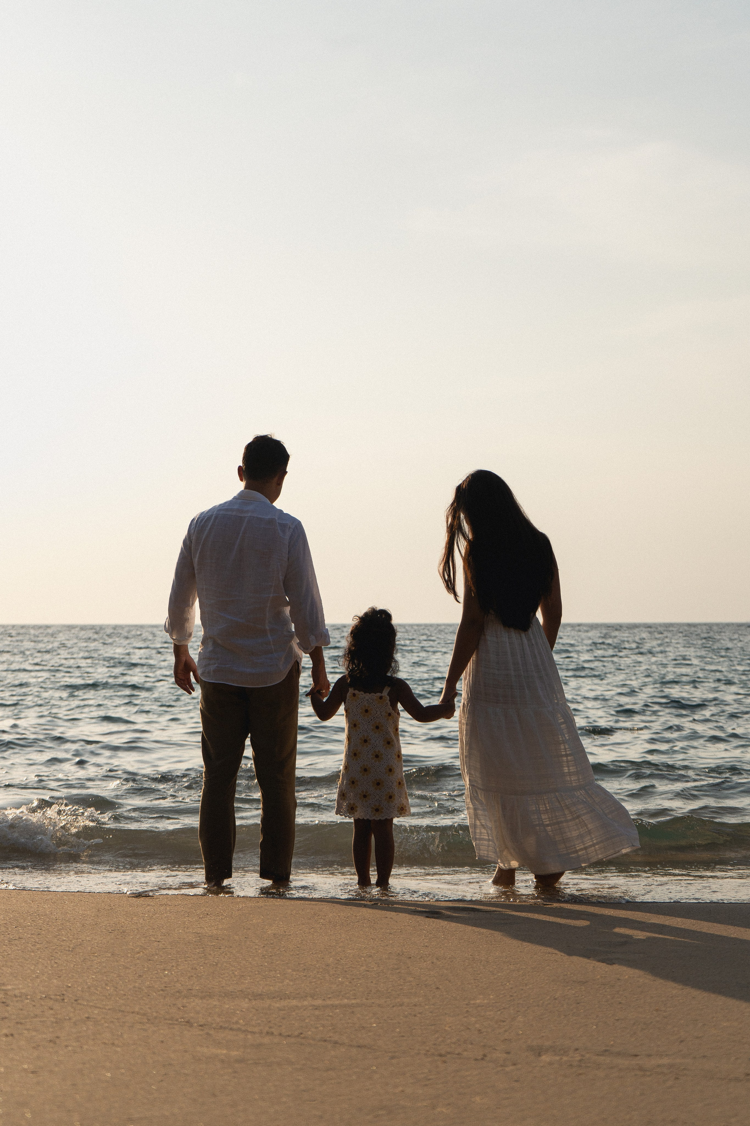 Семейная фотосъёмка на Пхукете – тепло, искренность и любовь вашей семьи на фотографиях. Ян Долматов — фотограф, видеограф и продюсер на Пхукете, Таиланд