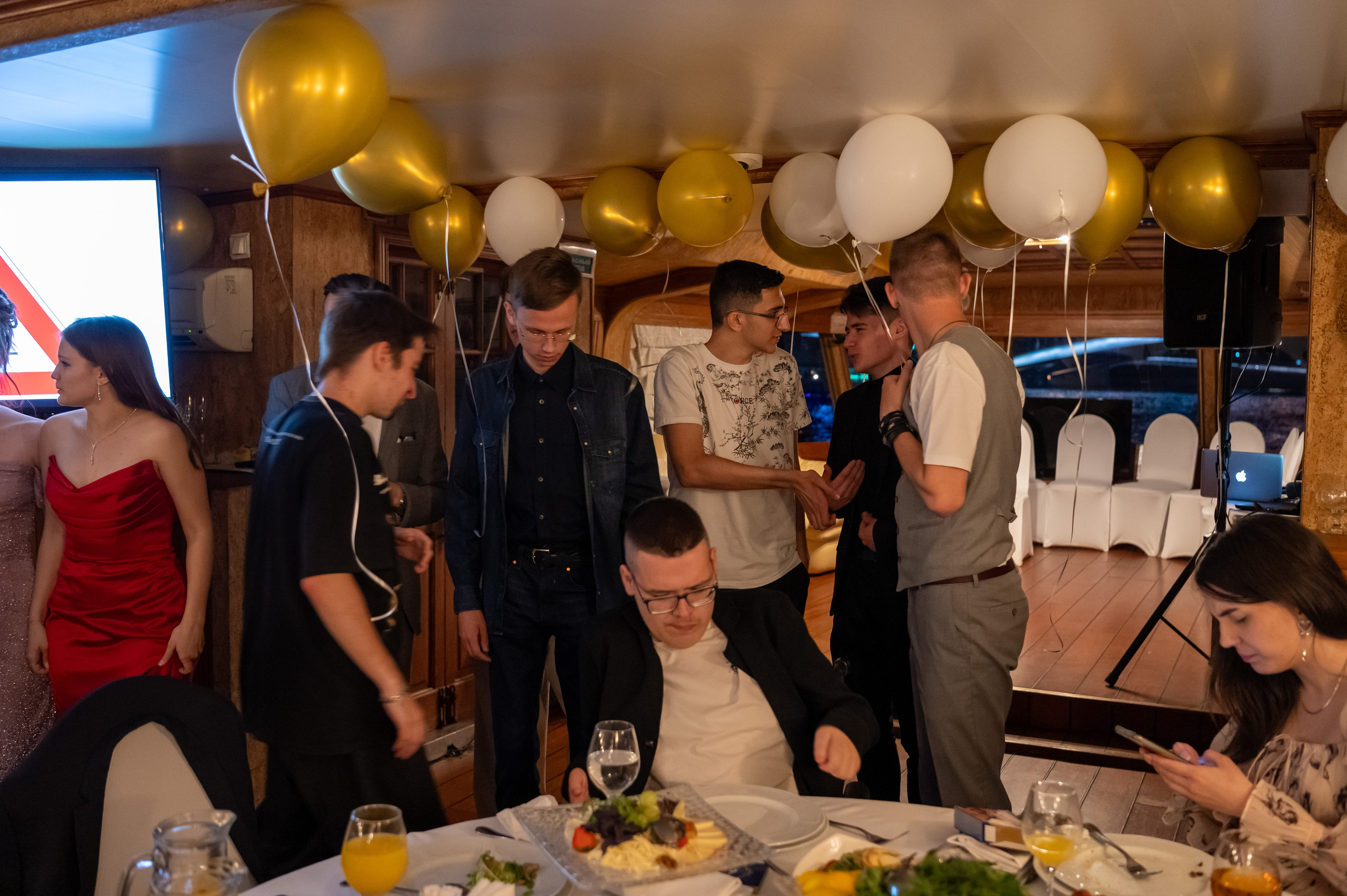 Выпускной вечер 11 класс на теплоходе. Детский и семейный фотограф г. Москва Оксана Катаджи