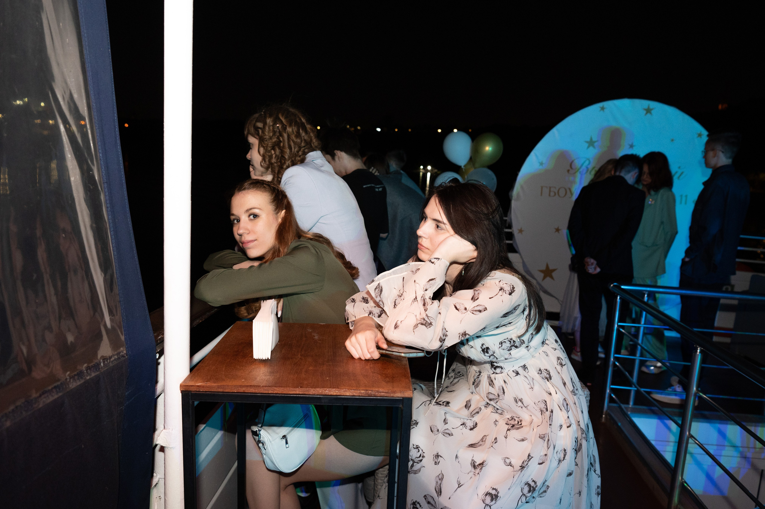 Выпускной вечер 11 класс на теплоходе. Детский и семейный фотограф г. Москва Оксана Катаджи