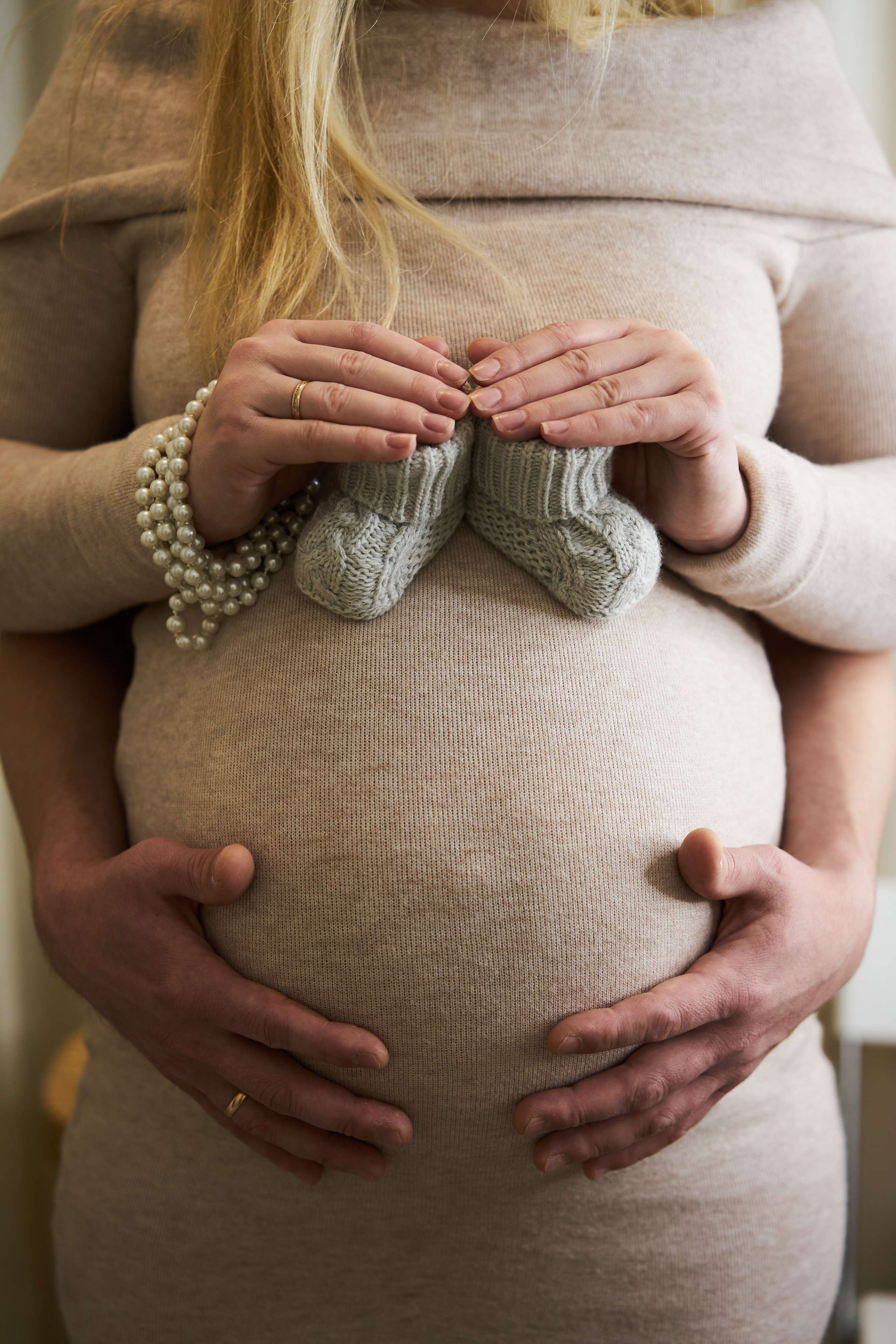 Семейная фотосессия беременность в студии. Фотограф Екатеринбург Кокшарова Александра