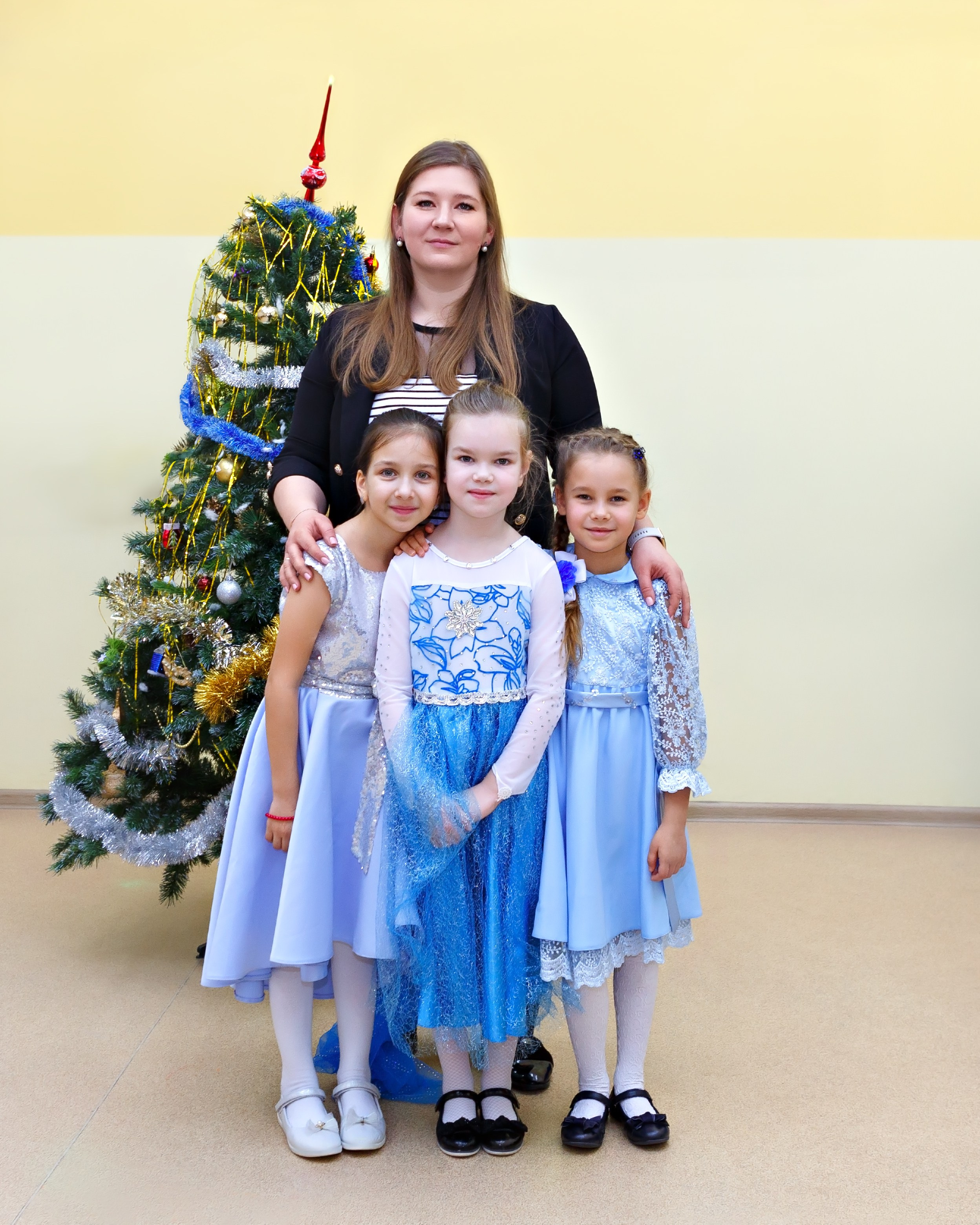 Новогодний утренник в школе. Выпускные альбомы и школьный фотограф в Подольске, Троицке, Щербинке, Москве и Московской области