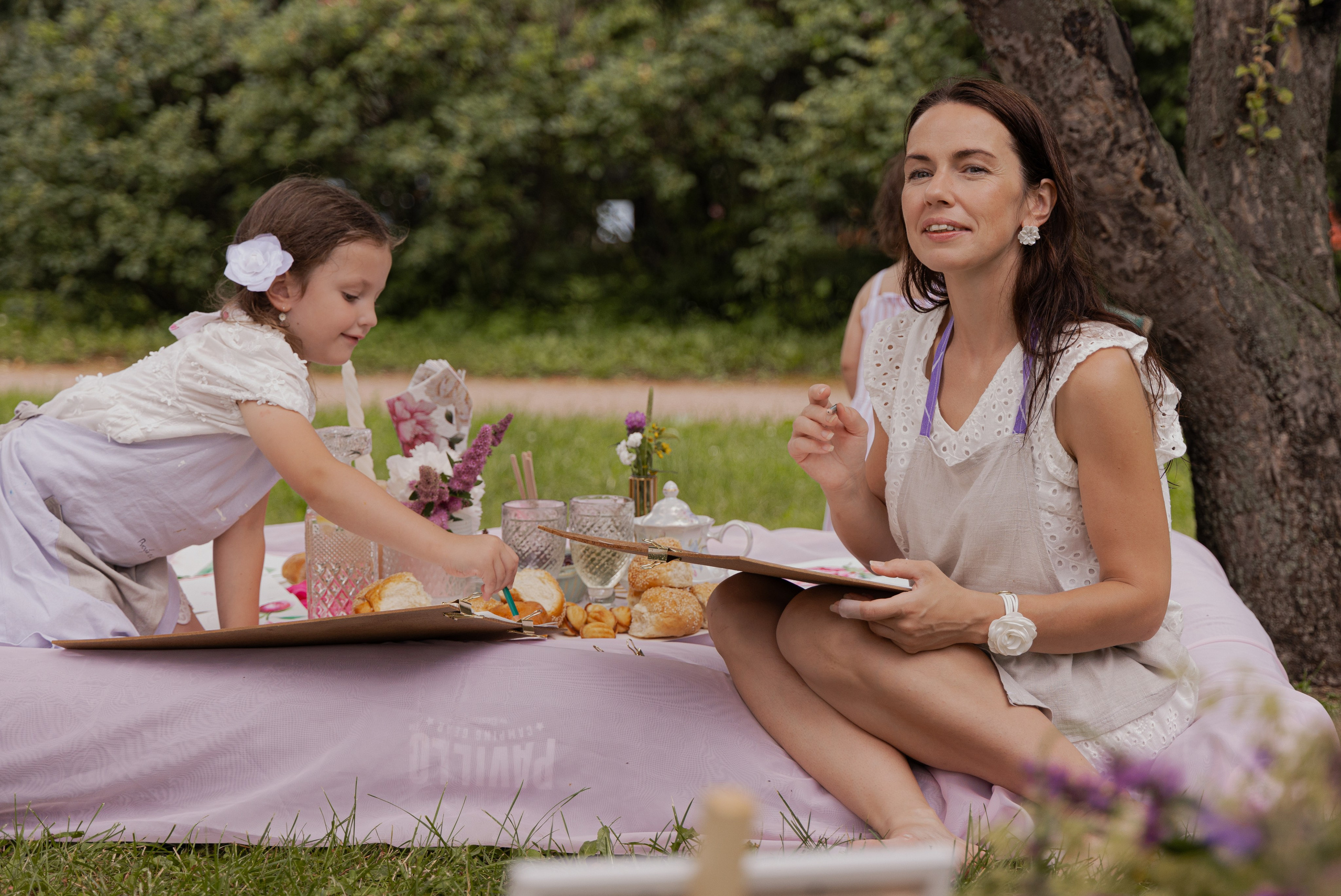 МК Пион (пикник в парке). Анастасия Ракчеева Художник