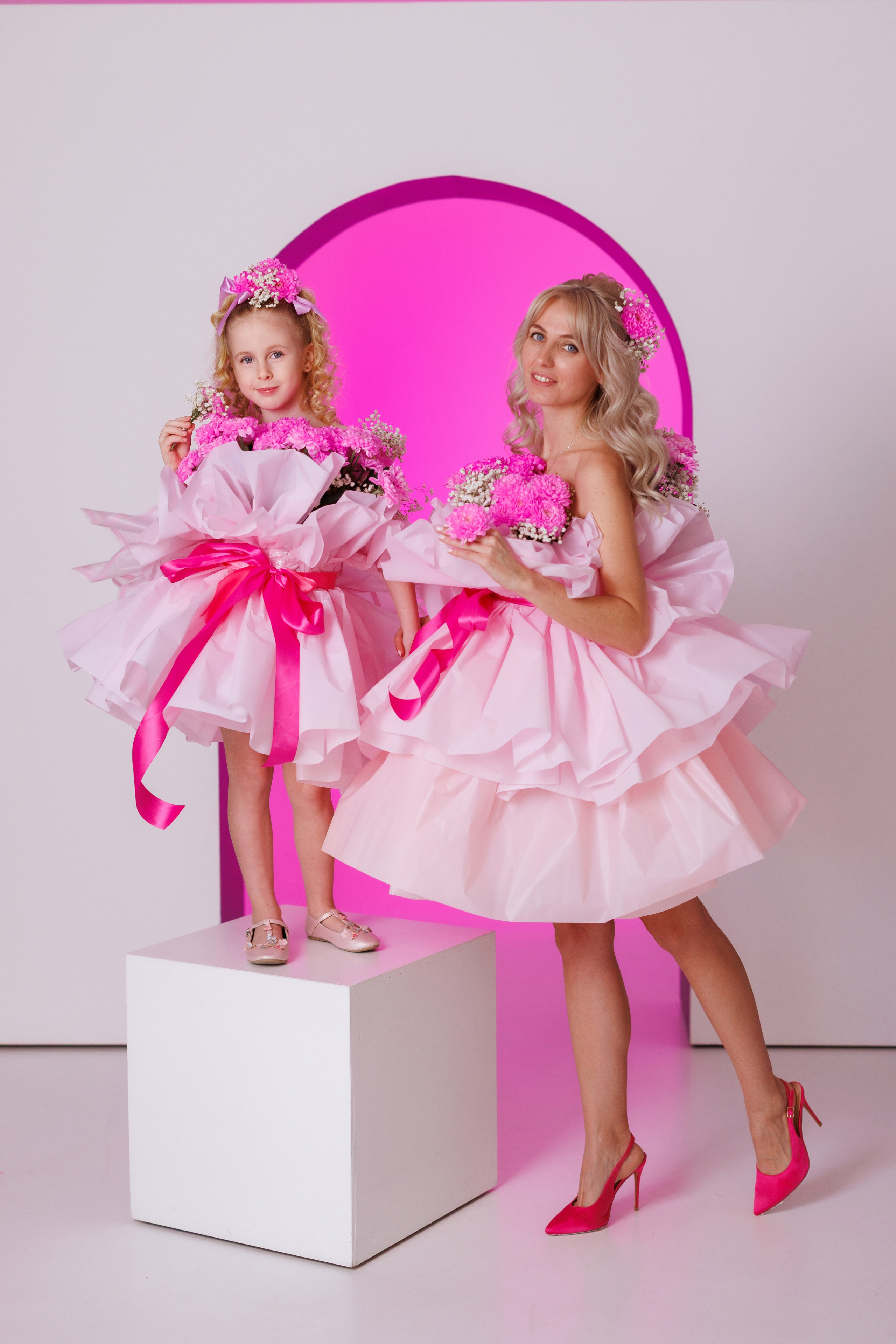 Фотосессия для девочек в форме букета с живыми цветами. Семейный и детский фотограф в Краснодаре Анна Трашкова