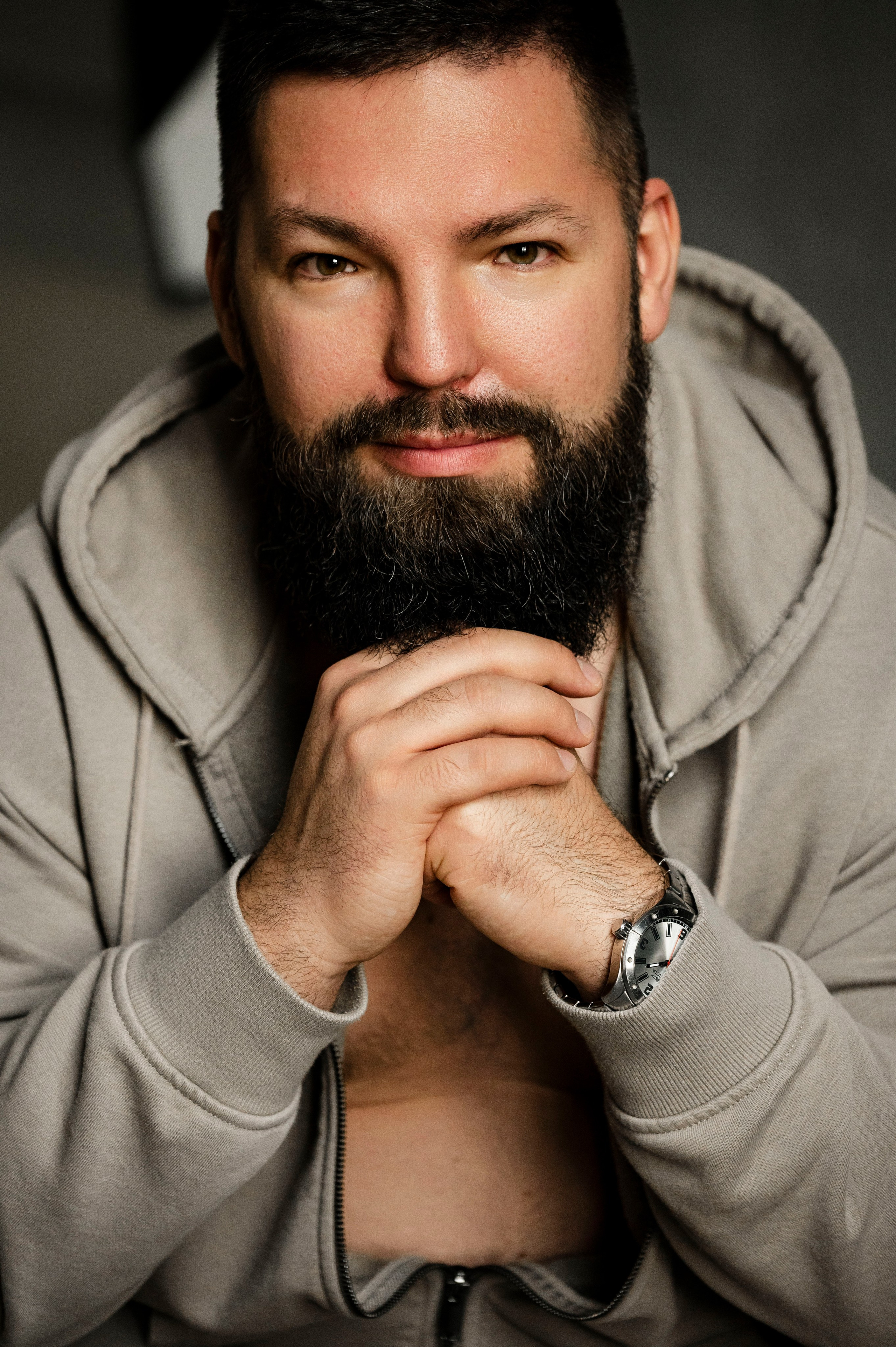 Роман. Профессиональный фотограф беременности в СПБ. Стильные фотосессии беременности в стиле минимализм и классическая фотография