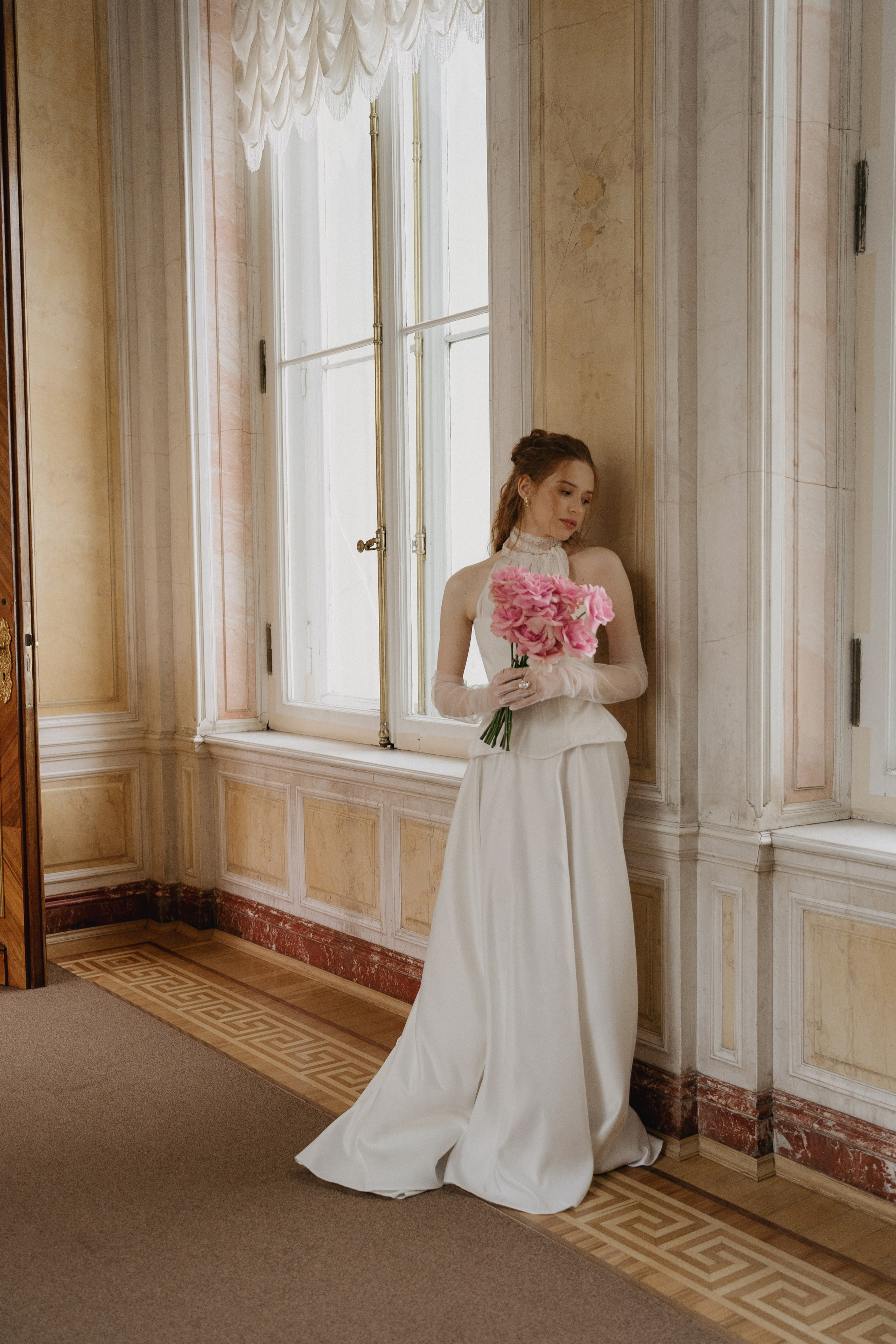 В Эрмитаже. Свадебный фотограф в Санкт-Петербурге Саша Колоцей