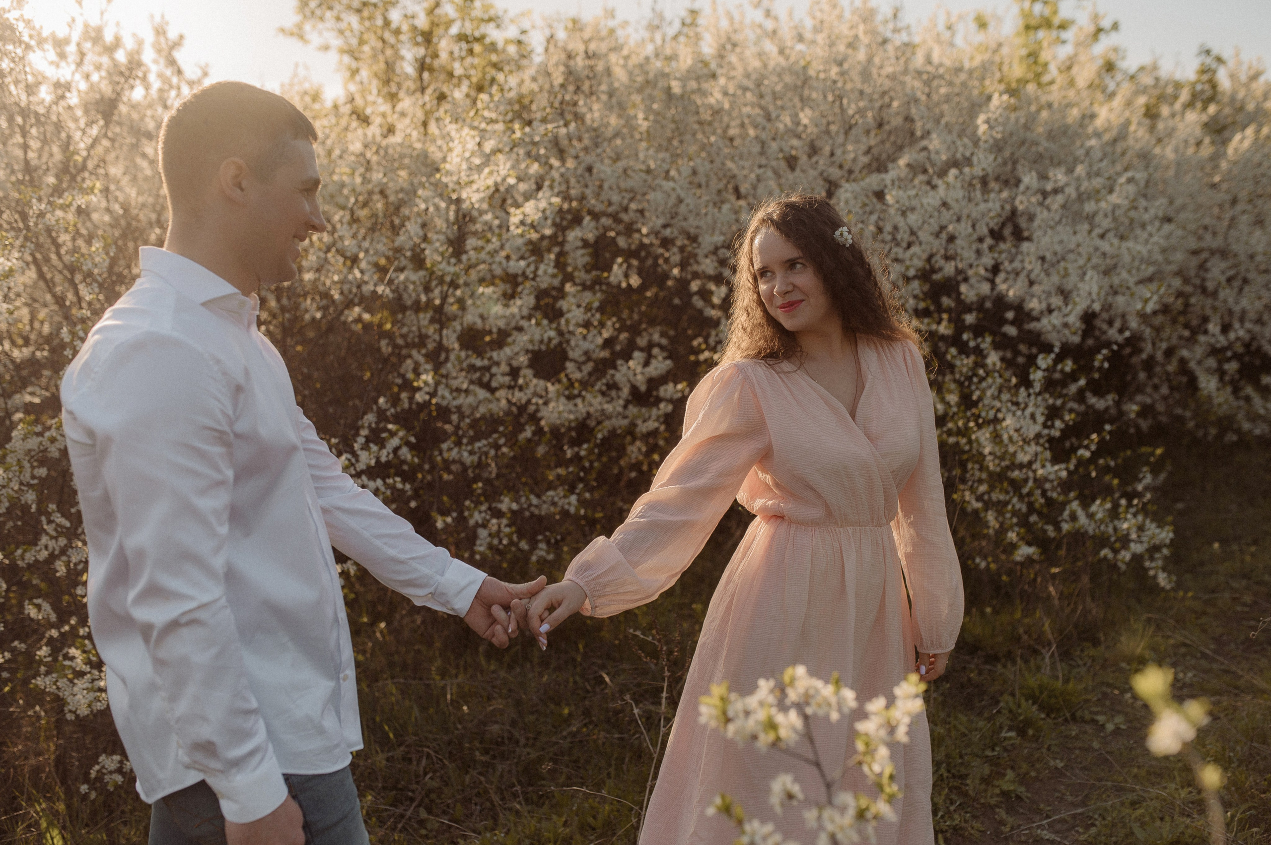 Настя, Антон и цветущие сады. Фотограф Мария Стрелкова