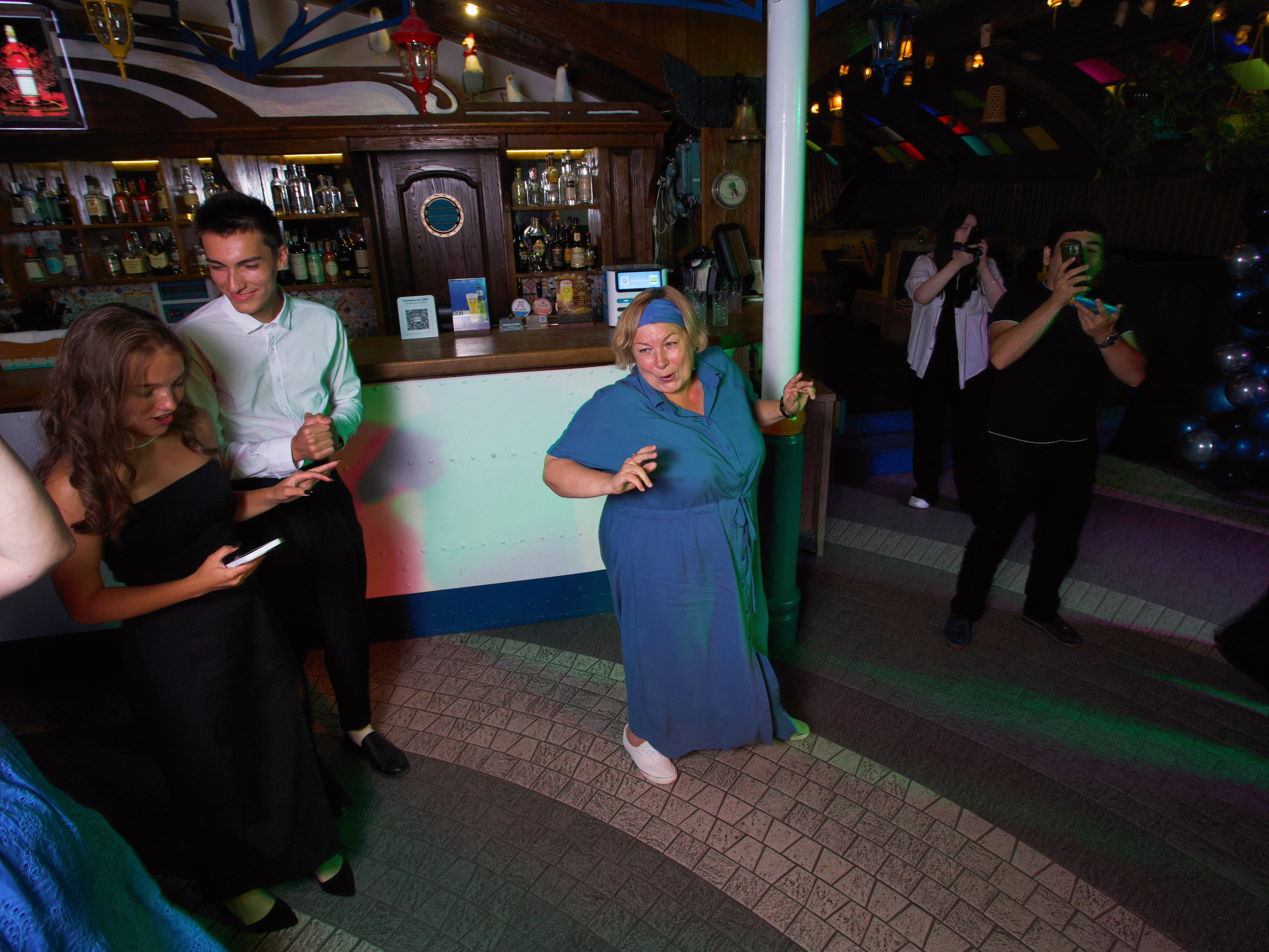 ВЫПУСКНОЙ «КОКОМО» 27.06.24. Репортажный фотограф Анапа