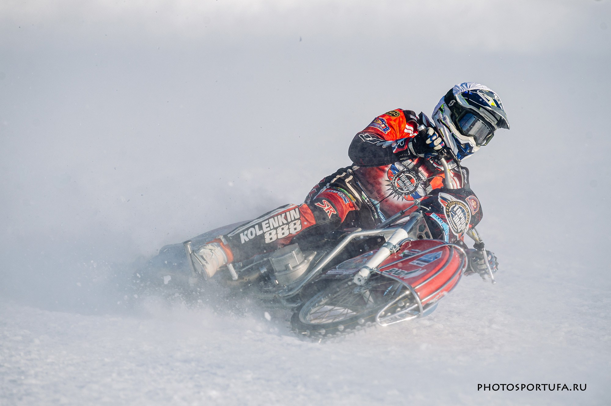 Мотогонку на льду. Спортивный фотограф в Уфе Евгений Буров