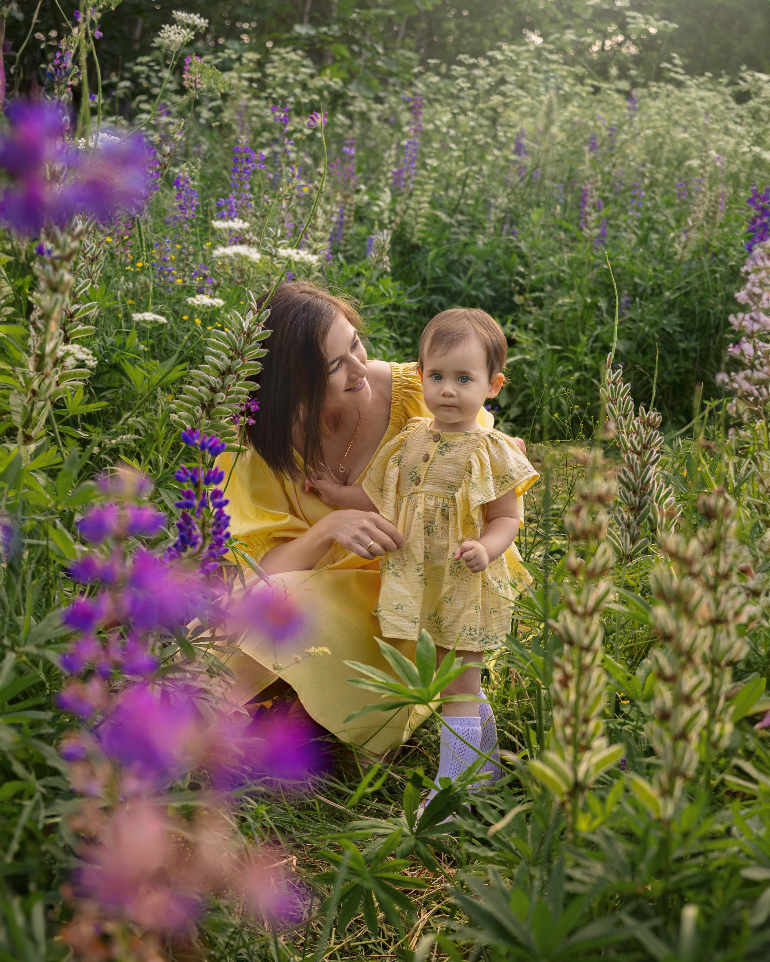 Мама с дочкой в поле люпинов. Трубинова Екатерина | Семейный фотограф | Москва
