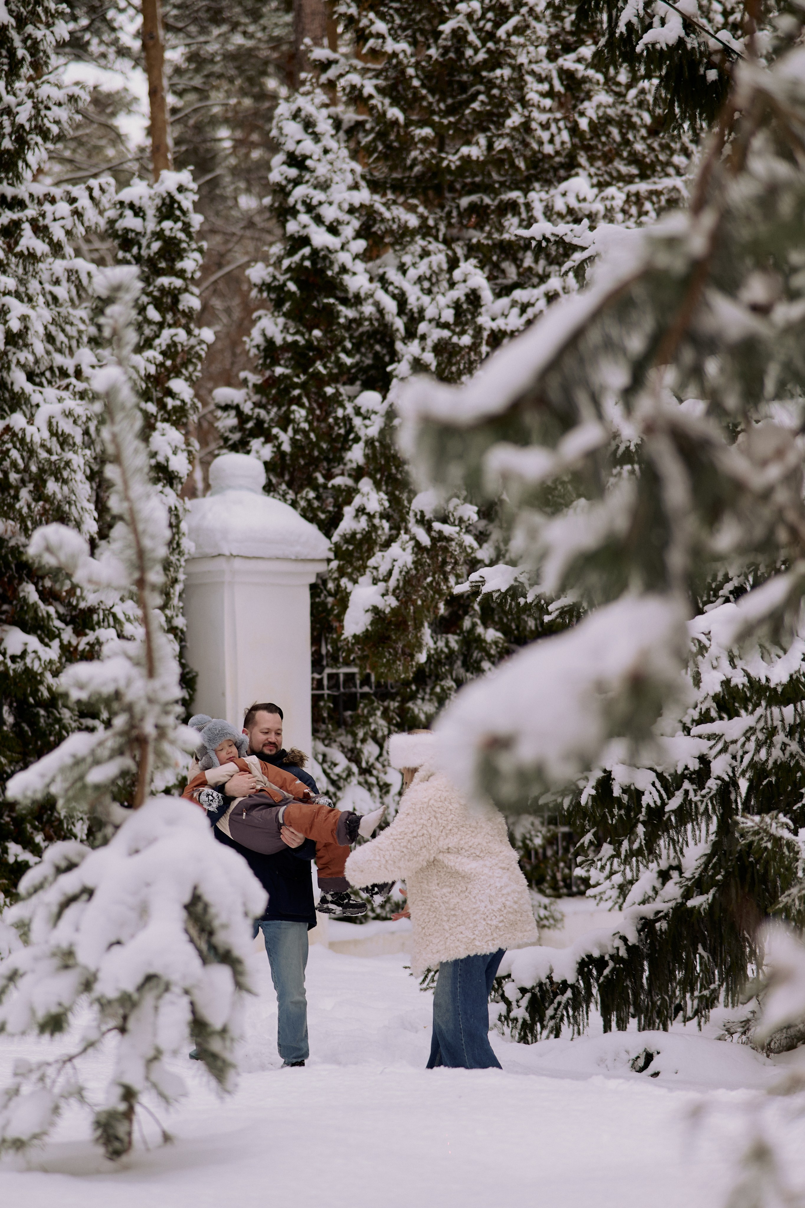Паша, Света и Марк на зимней прогулке. Семейный и свадебный lifestyle-фотограф в Москве Мария Петрова