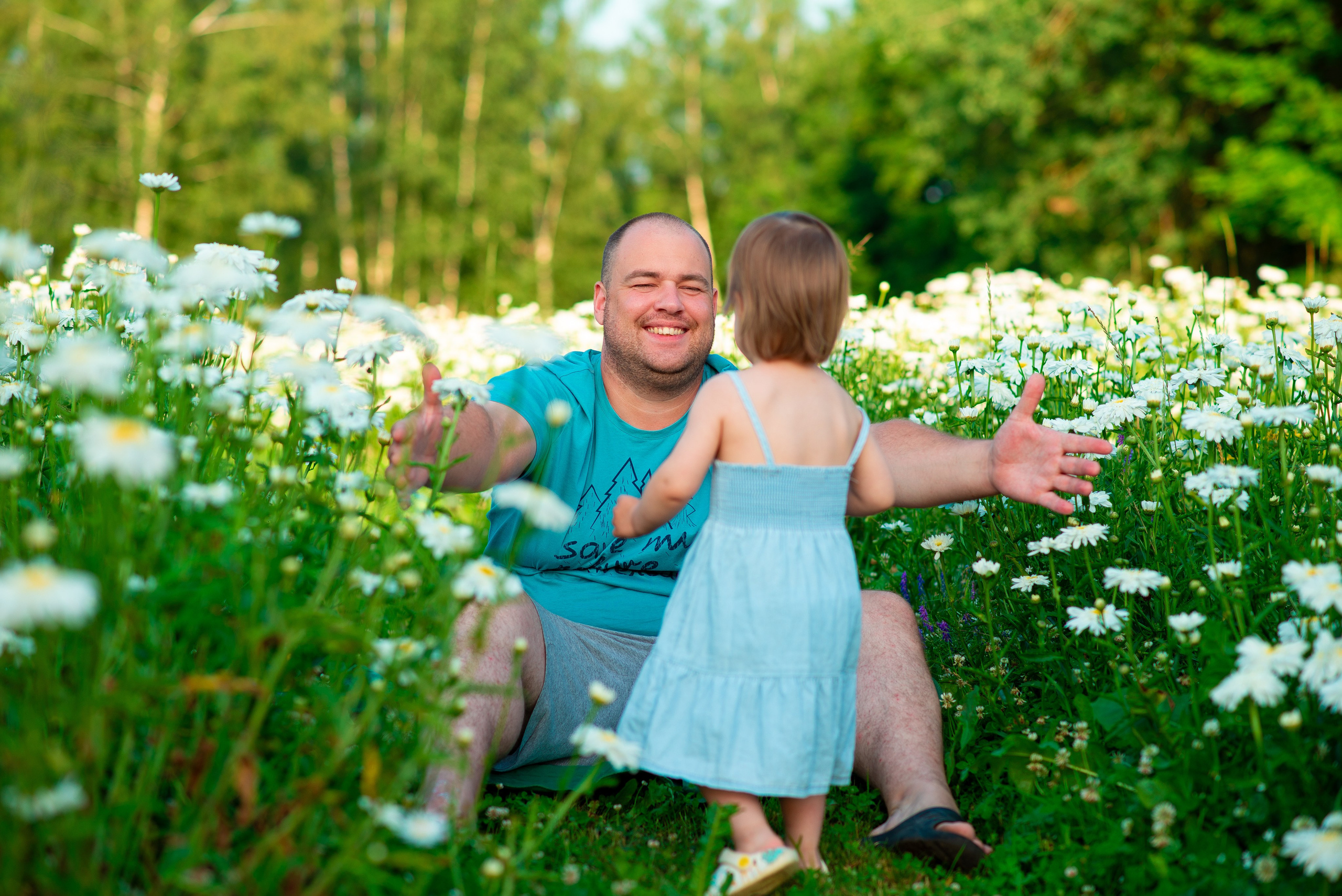 Вероника с семьей в ромашках. Семейный фотограф на выписку из роддома и крещение Минск Настя Гришук