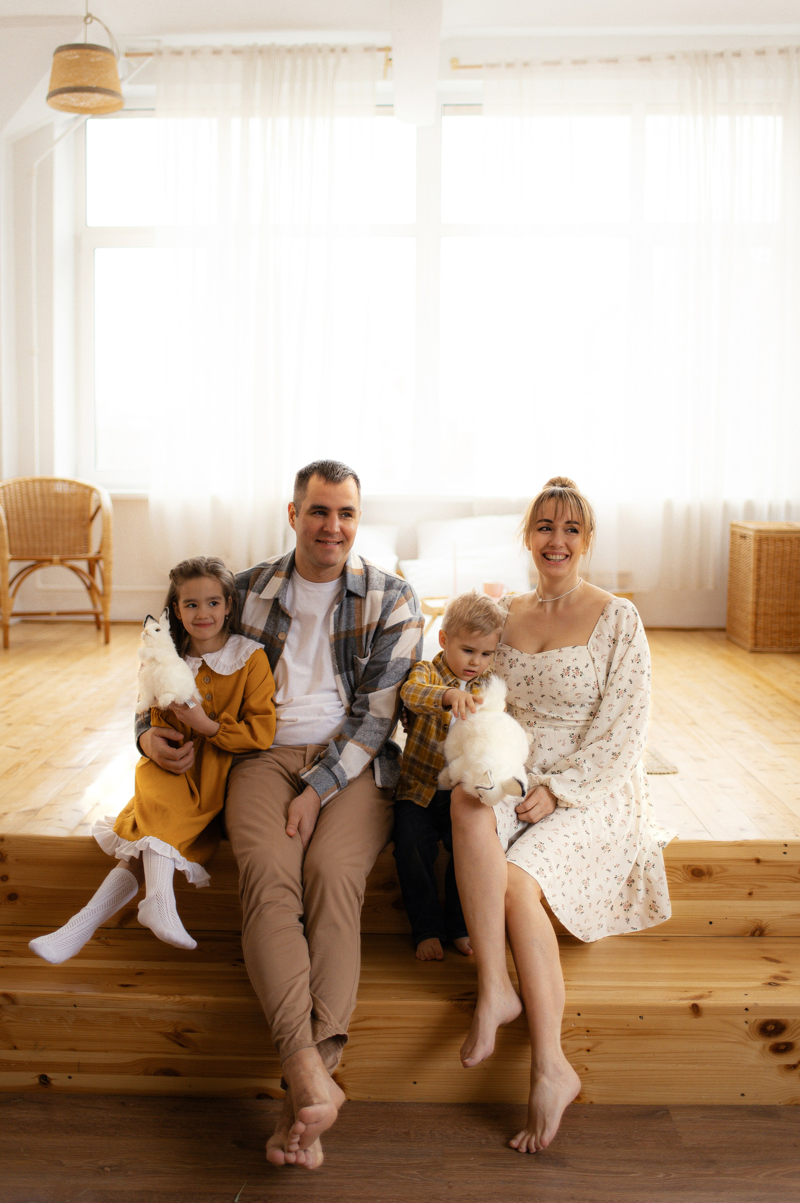 Семейная фотосессия в студии. Семейный и свадебный фотограф в Санкт-Петербурге Юлия Мельникова