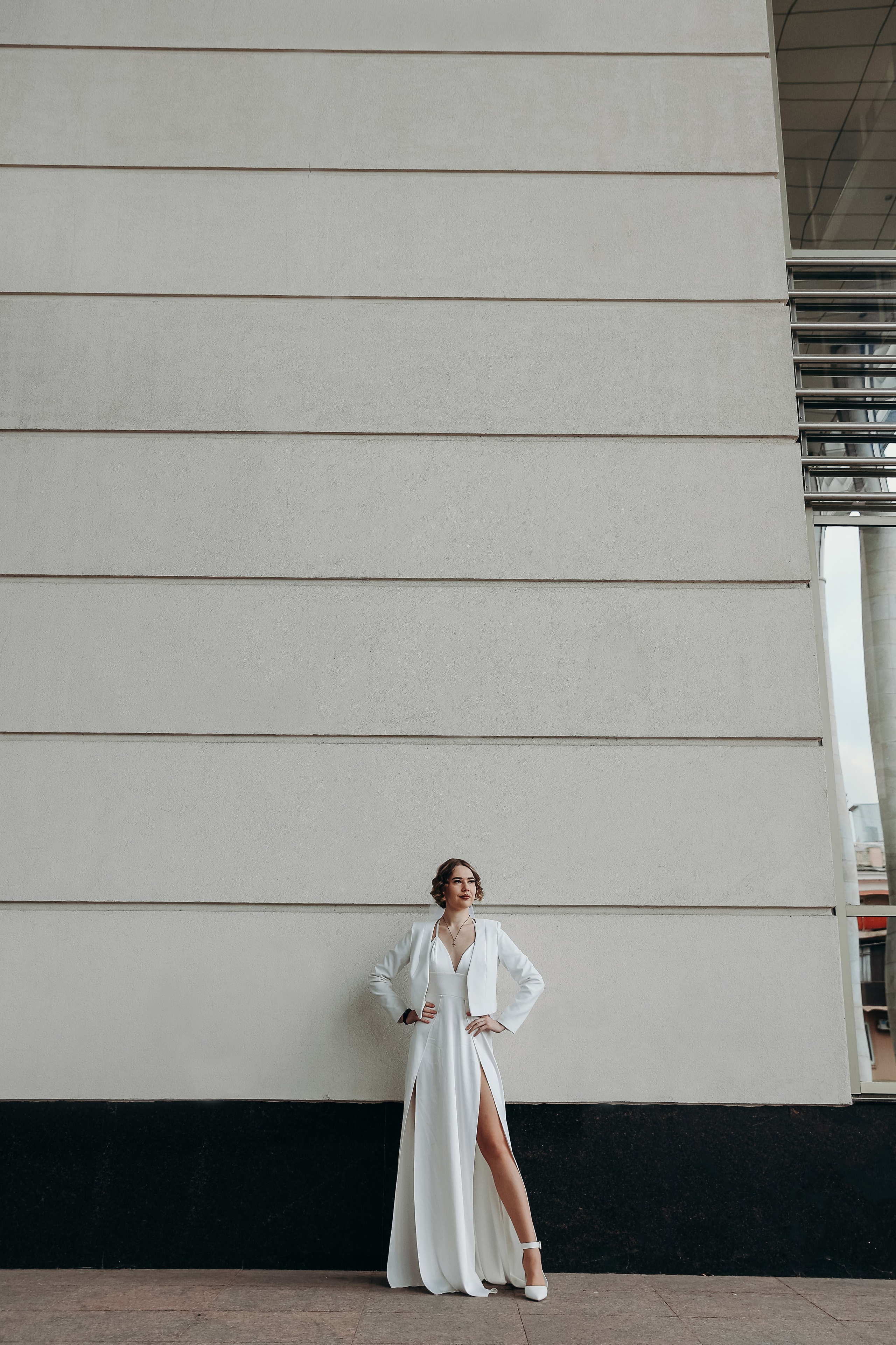 Свадебная прогулка в Екатерининском сквере 25.10.2024. Свадебный и семейный фотограф Виолетта Сидельникова. Краснодар, Россия, Беларусь, Европа