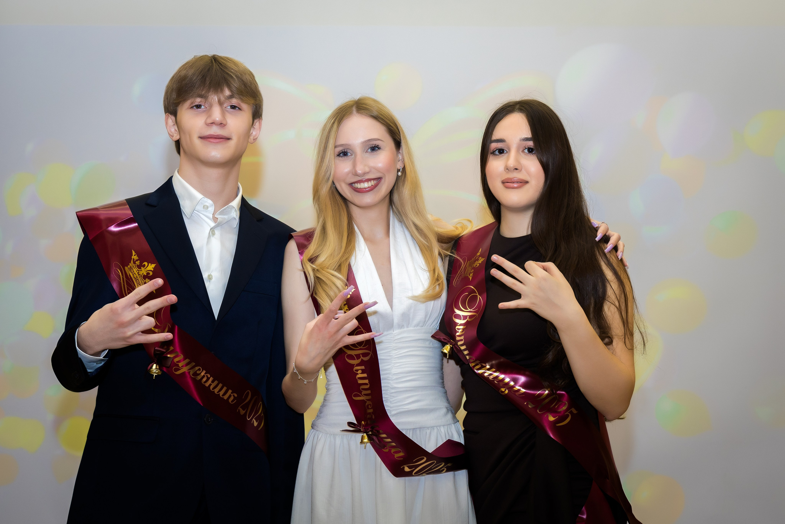 Выпускной в школе. Photomantis