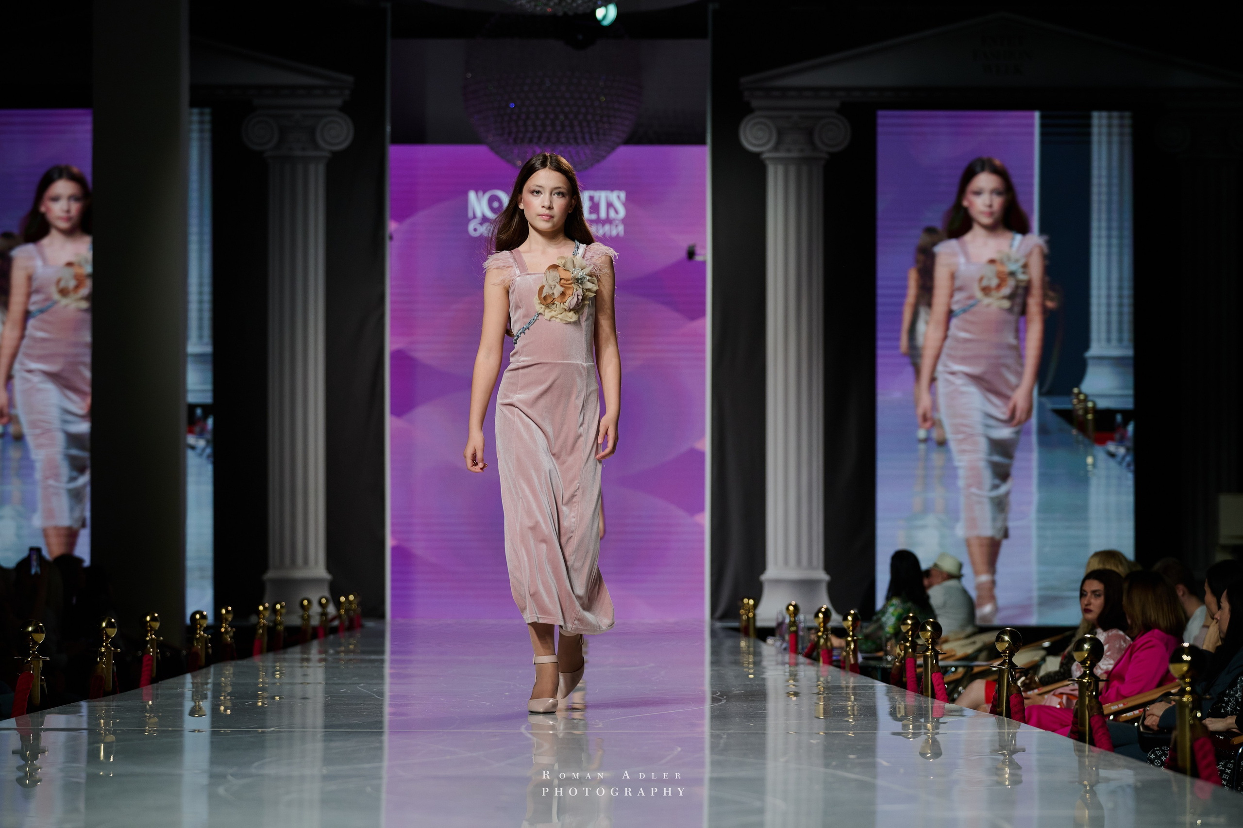 ESTET FASHION WEEK ВЕСНА — 2025. Фотограф Роман Адлер