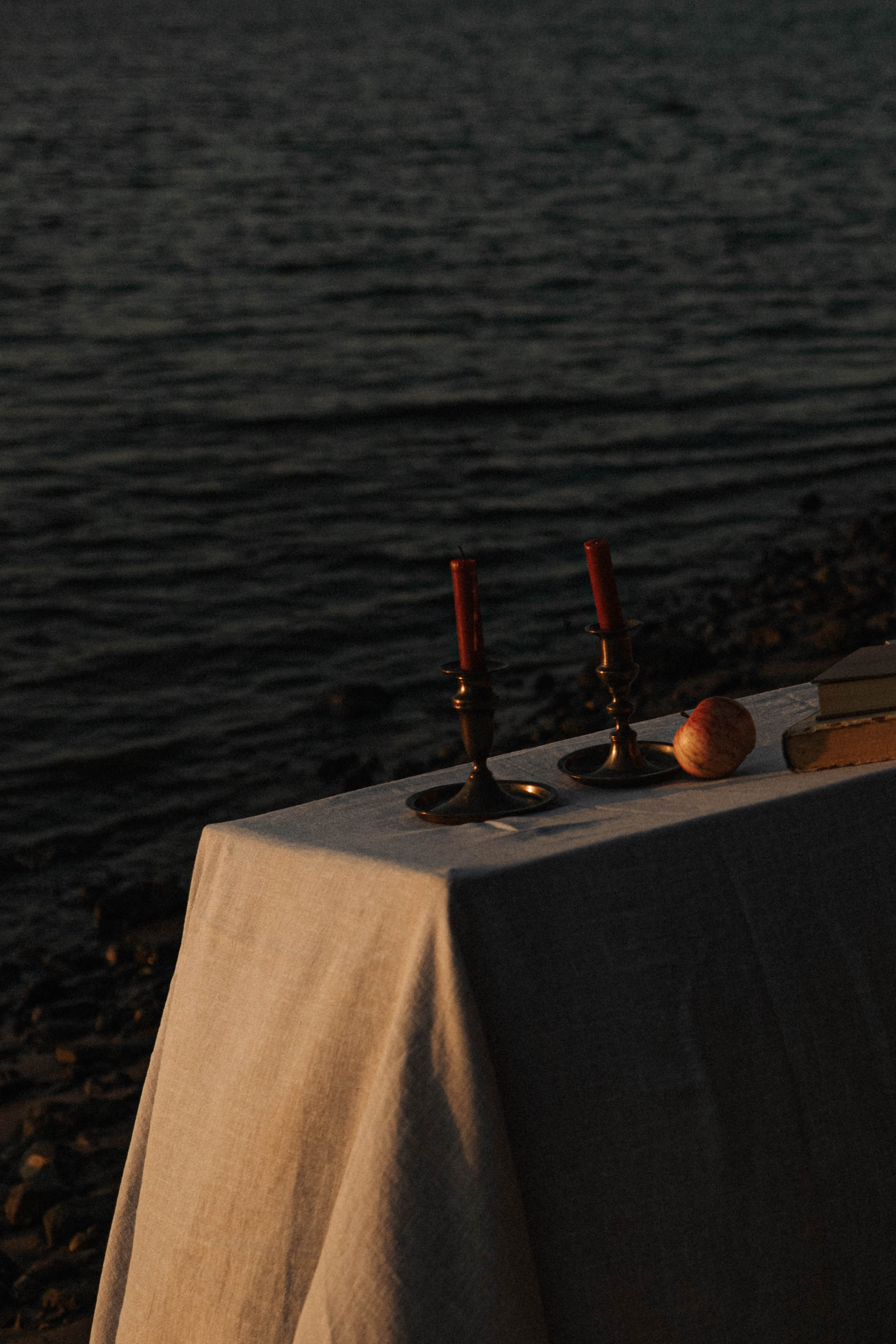 Закатная съемка на берегу реки с Аней. Фотограф Углич и Ярославль Ольга Тятюшкина