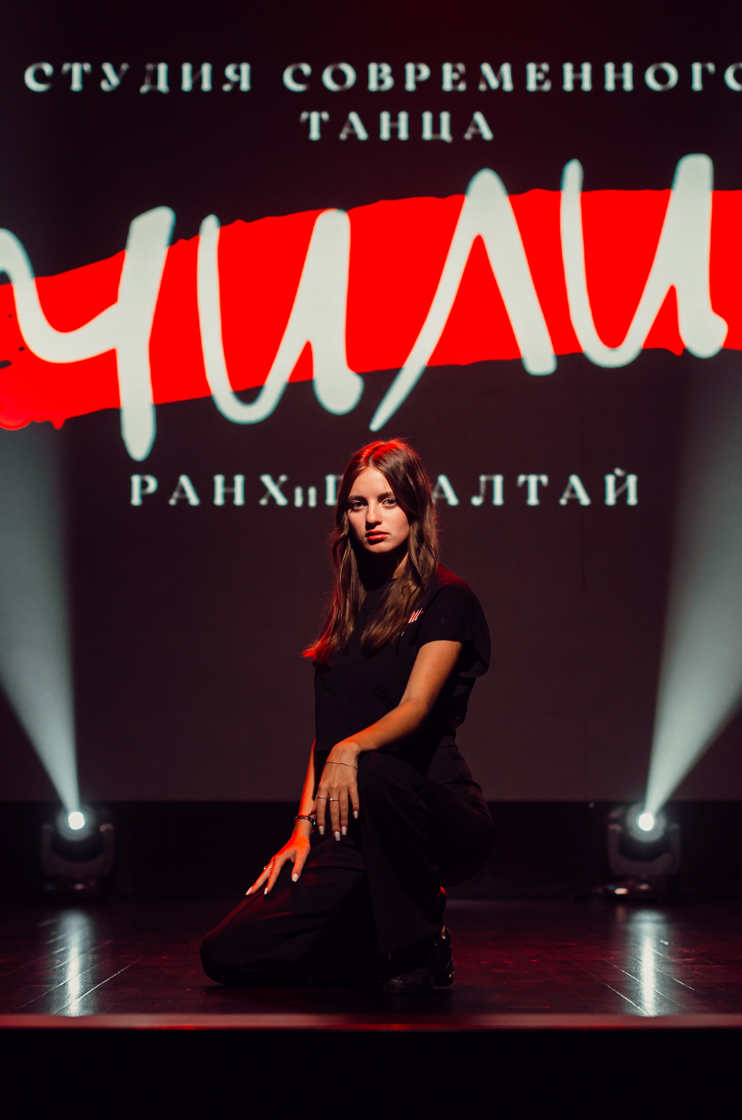 Групповая фотосъемка танцевального коллектива. Денисова Аля — фотограф для парных съемок и индивидуальных историй в Барнауле