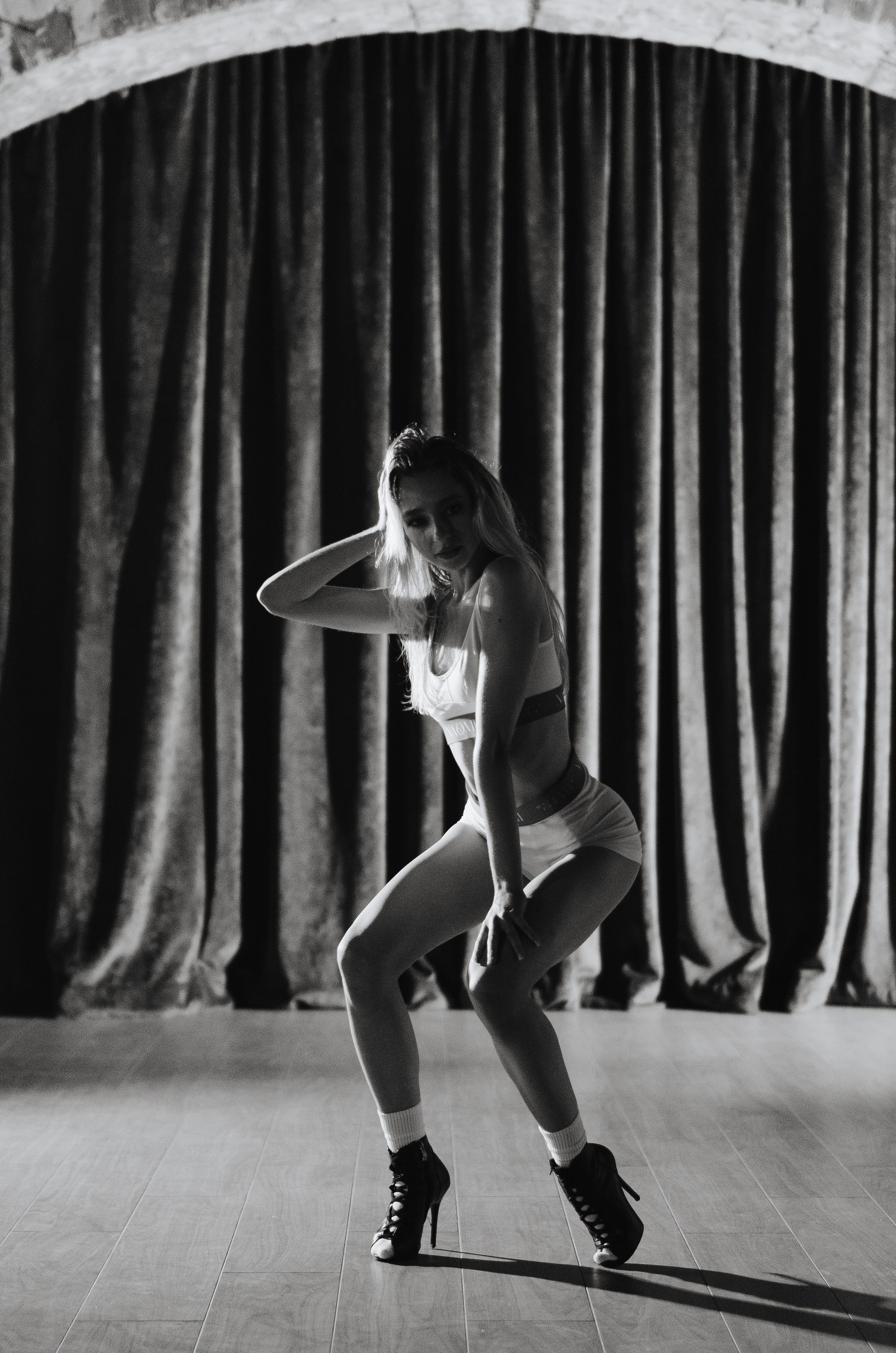 Фото-подглядки с видеосъемки танцевальной команды «Secret». Денисова Аля — фотограф для парных съемок и индивидуальных историй в Барнауле