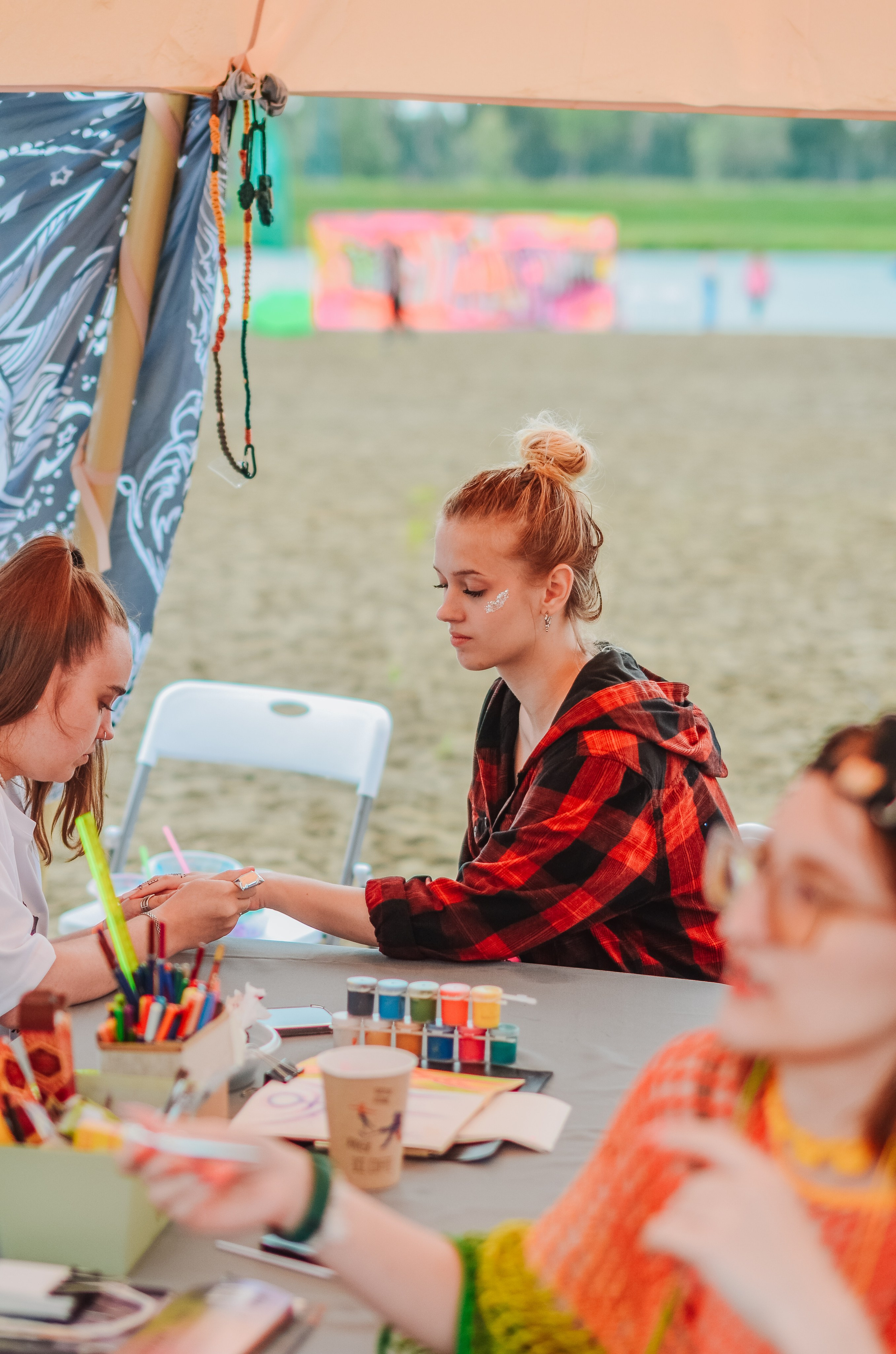 Фестиваль «Грань» 2025. Спортивная площадка. Денисова Аля — фотограф для парных съемок и индивидуальных историй в Барнауле