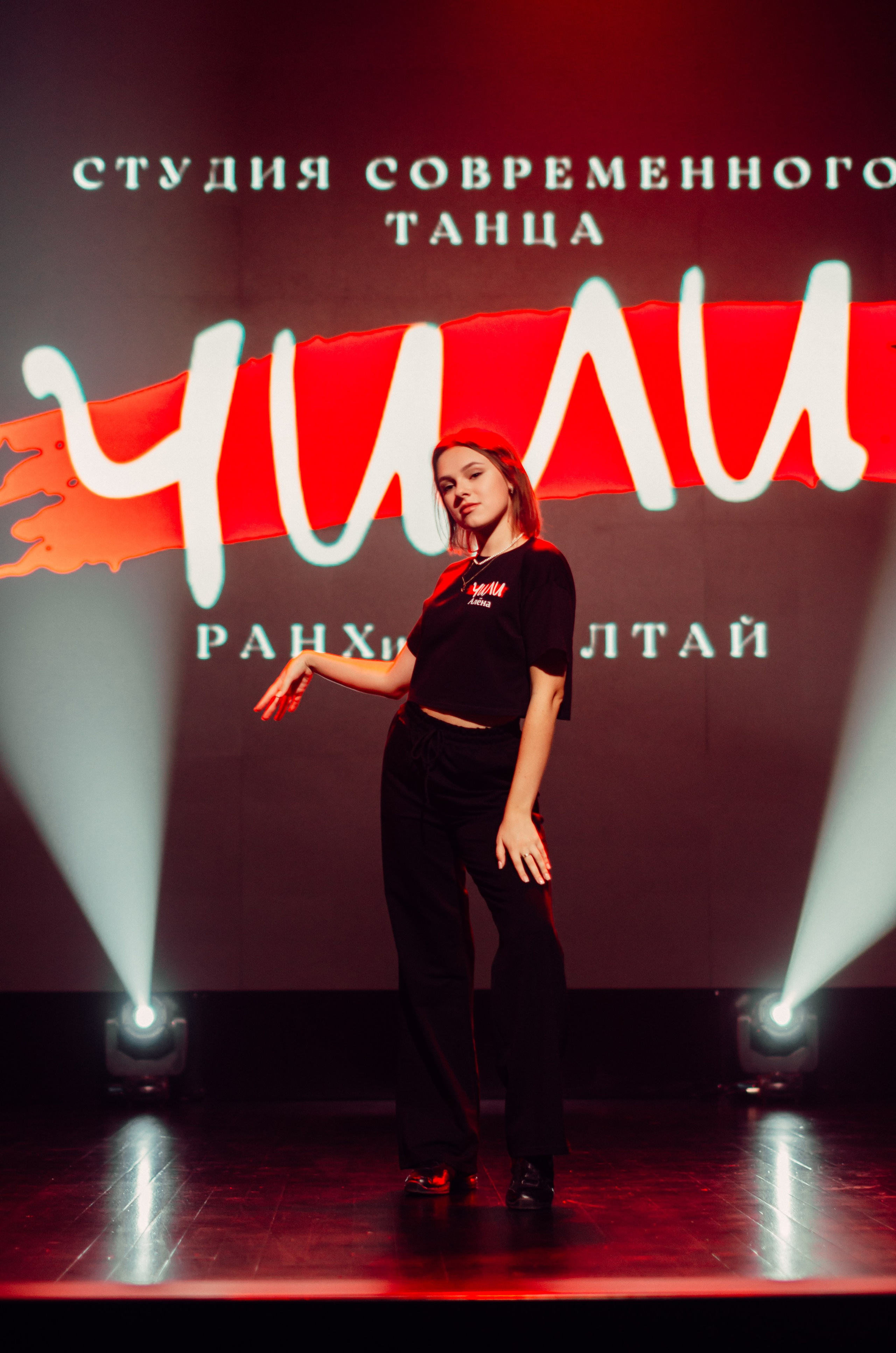 Групповая фотосъемка танцевального коллектива. Денисова Аля — фотограф для парных съемок и индивидуальных историй в Барнауле