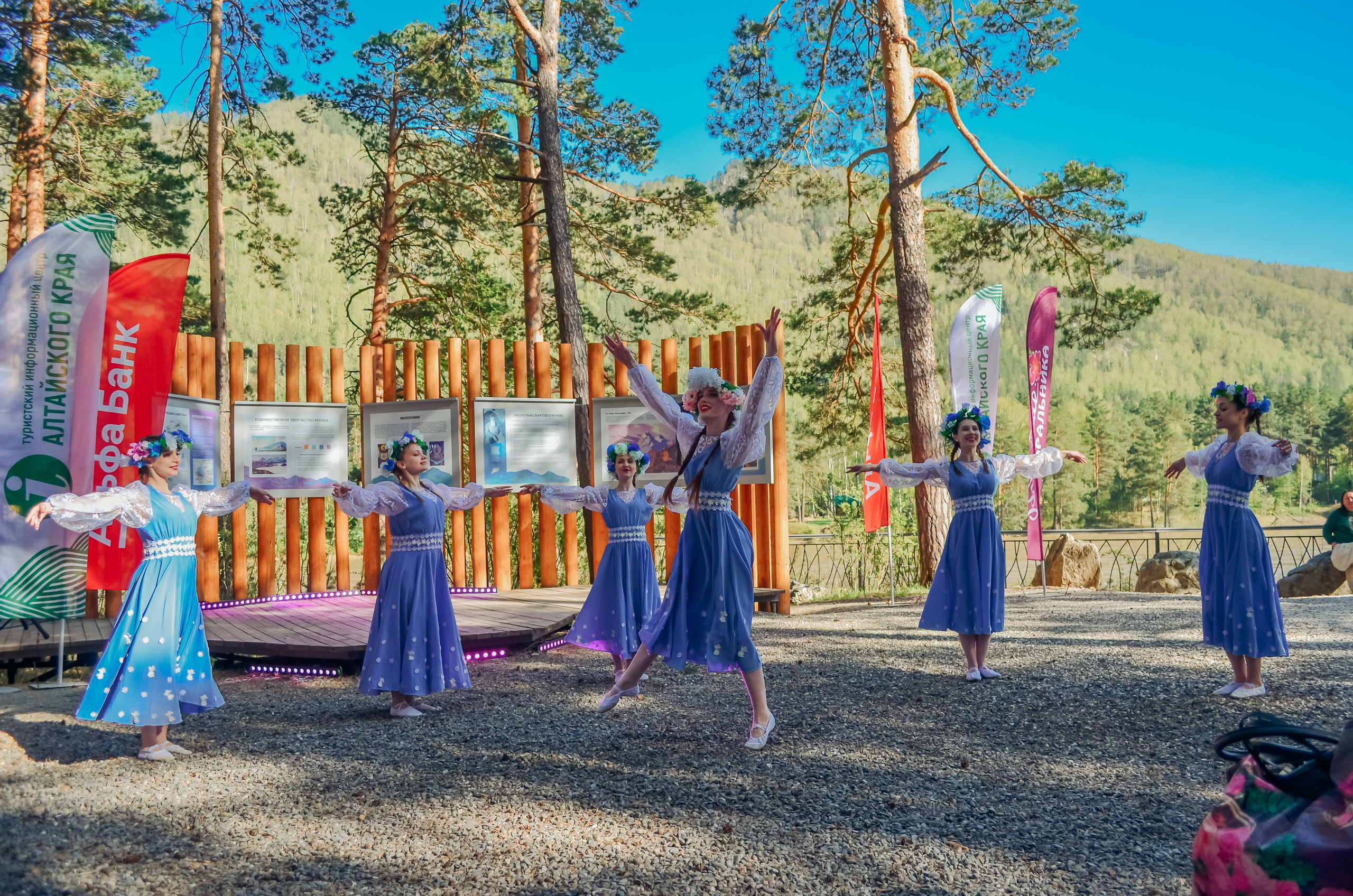 Фестиваль «Цветение Маральника на Алтае 2025». Фоторепортаж. Денисова Аля — фотограф для парных съемок и индивидуальных историй в Барнауле