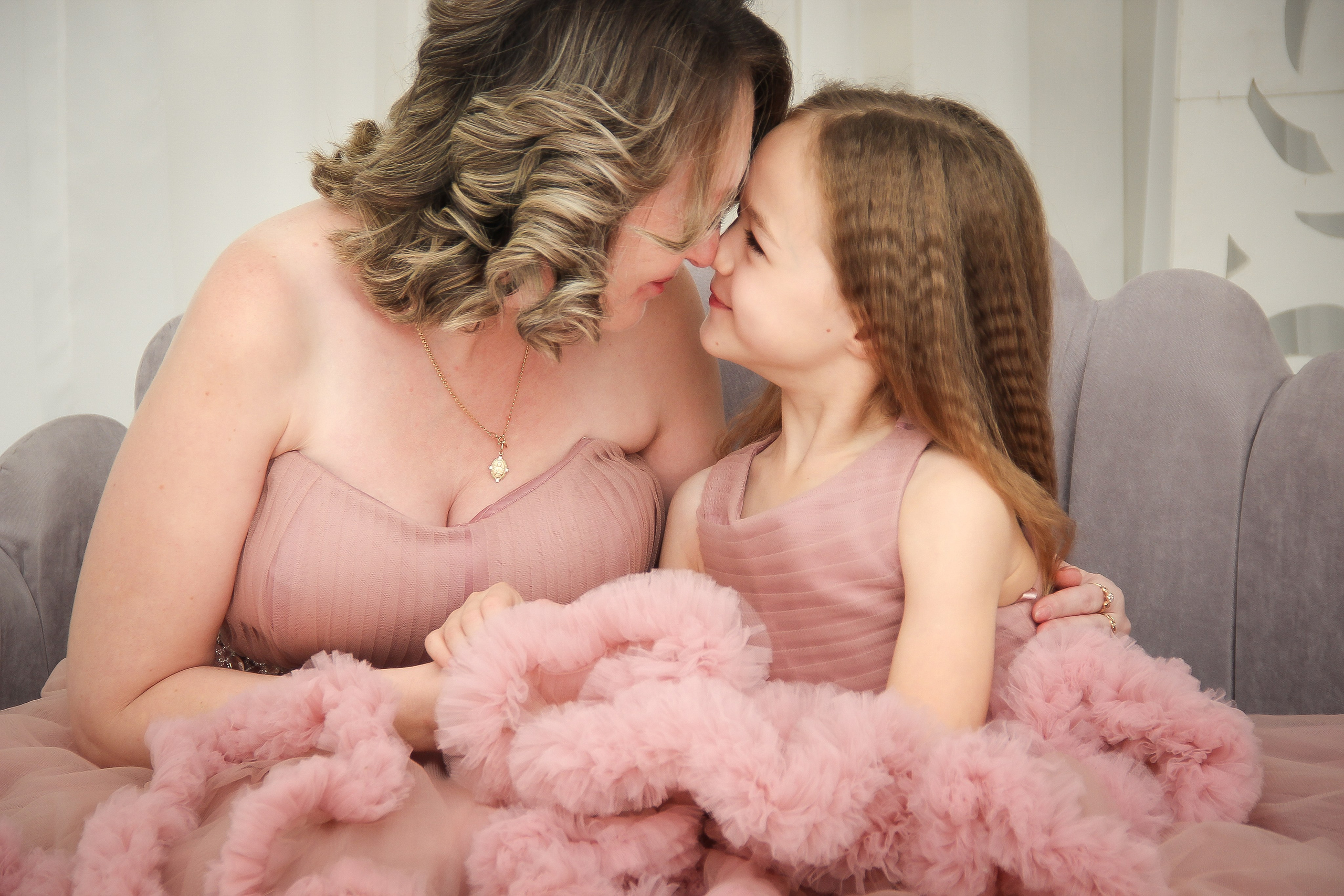 Семейные фотосессии студийные; новогодние, тематические, домашние и тд. Выпускные альбомы для школ и Детских садов в Барнауле /Выпускные/Свадебные/Детские/Семейные и др. виды съёмок /Фотограф Вера Валейко