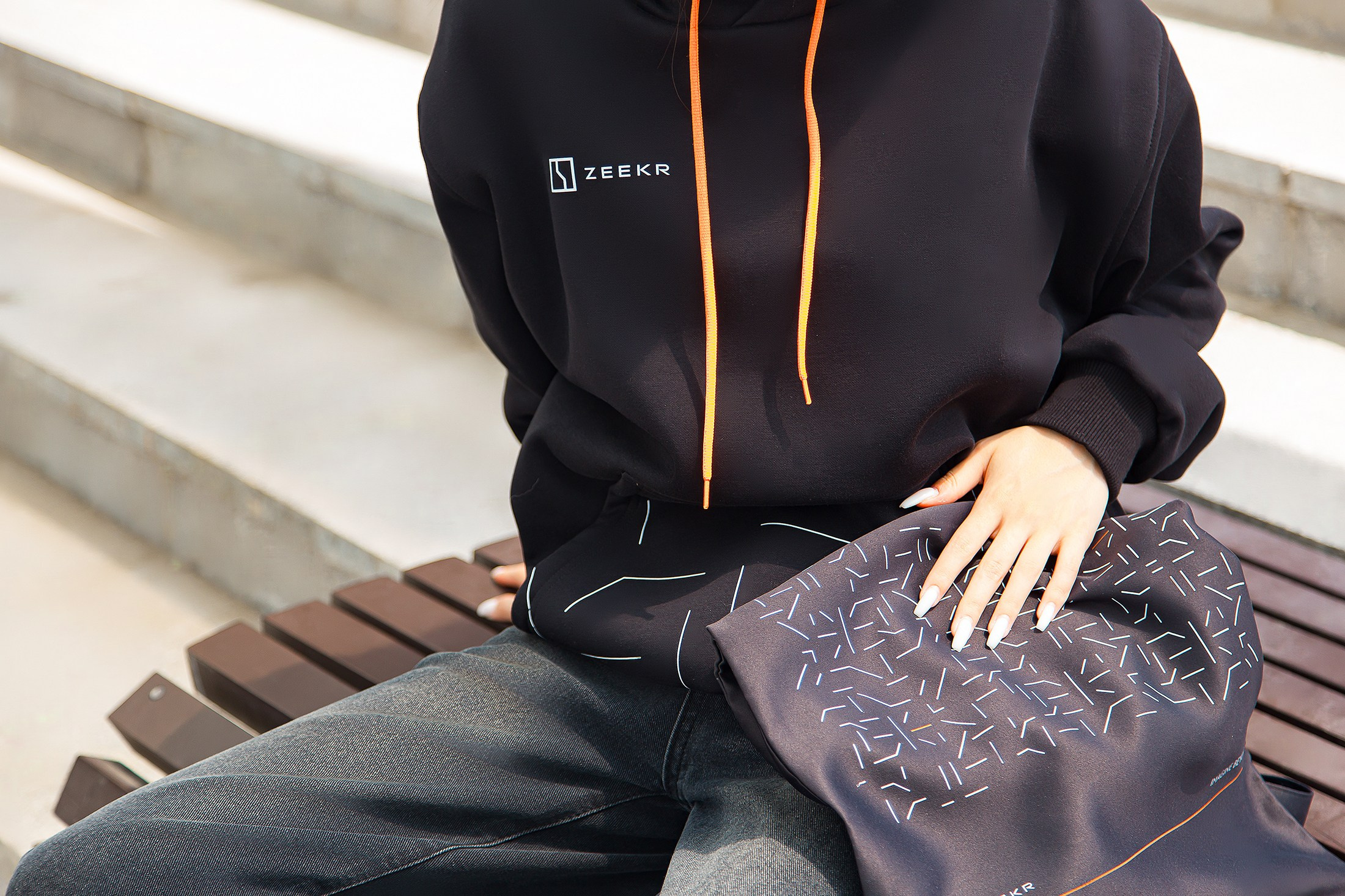 ZEEKR MERCH. Рекламный и портретный фотограф в Алматы — Серекпаев Танирхан