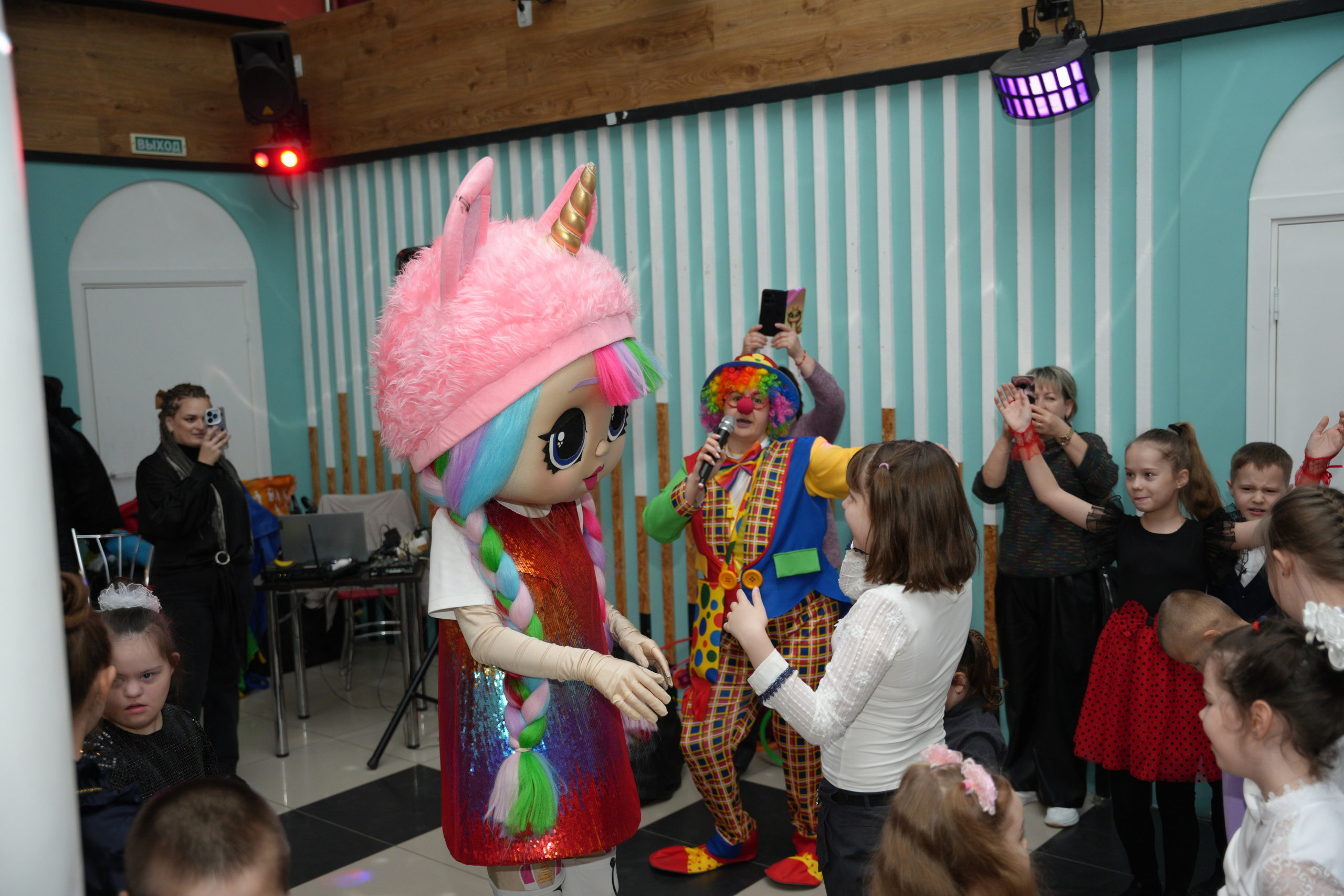 Социально —благотворительная акция «Ты в этом мире не один», посвященная Международному дню инвалидов. ВЫПУСКНЫЕ АЛЬБОМЫ, Школьный фотограф, семейный и свадебный в Саратове и области Ольга Плаксина