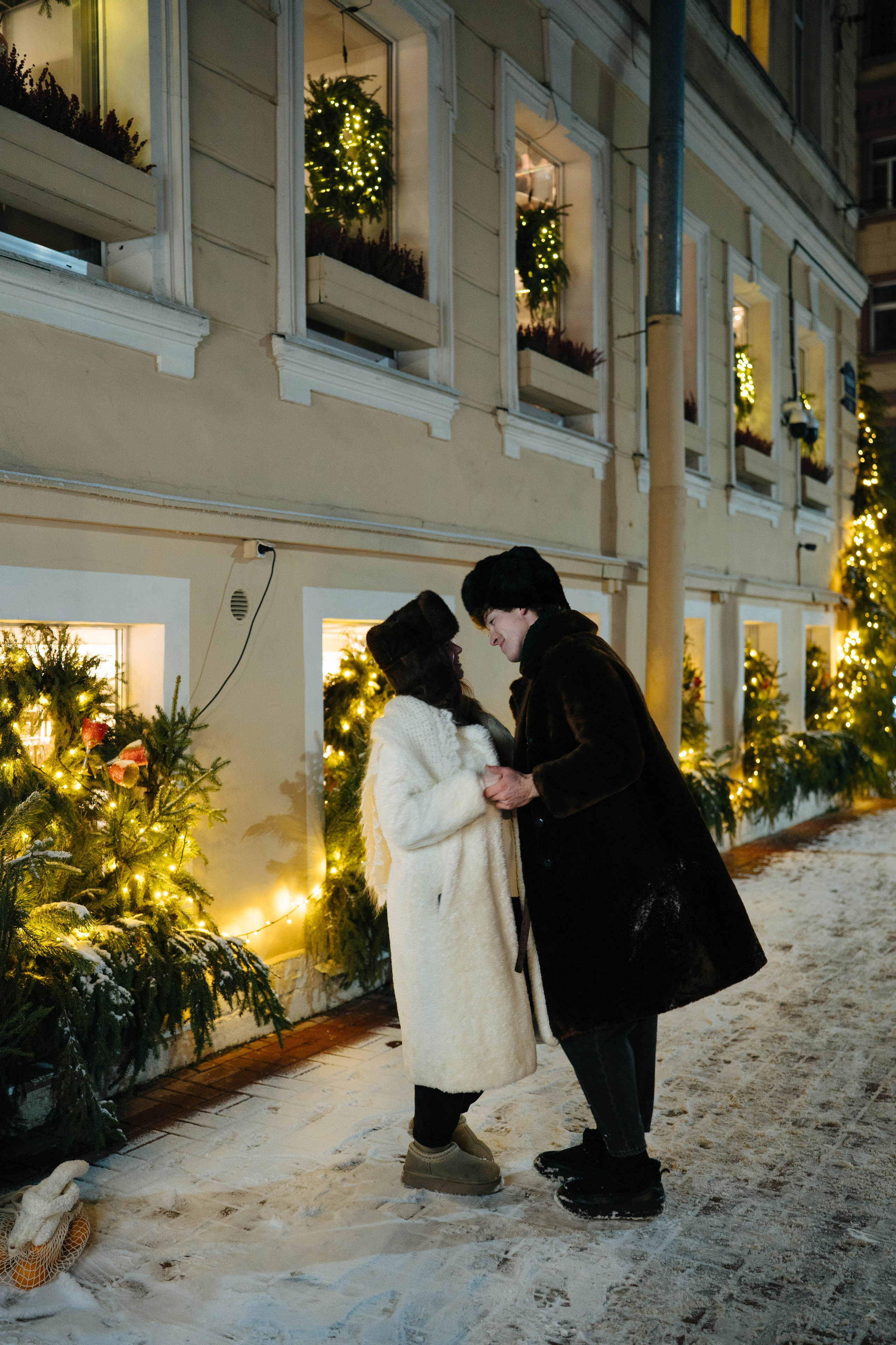 НОВОГОДНЯЯ ПРОГУЛКА ПАРЫ ПО ЧЕРНЫШЕВСКОЙ ПЕРЕД НОВЫМ ГОДОМ. Профессиональный фотограф, Санкт-Петербург — Виктория Богомолова