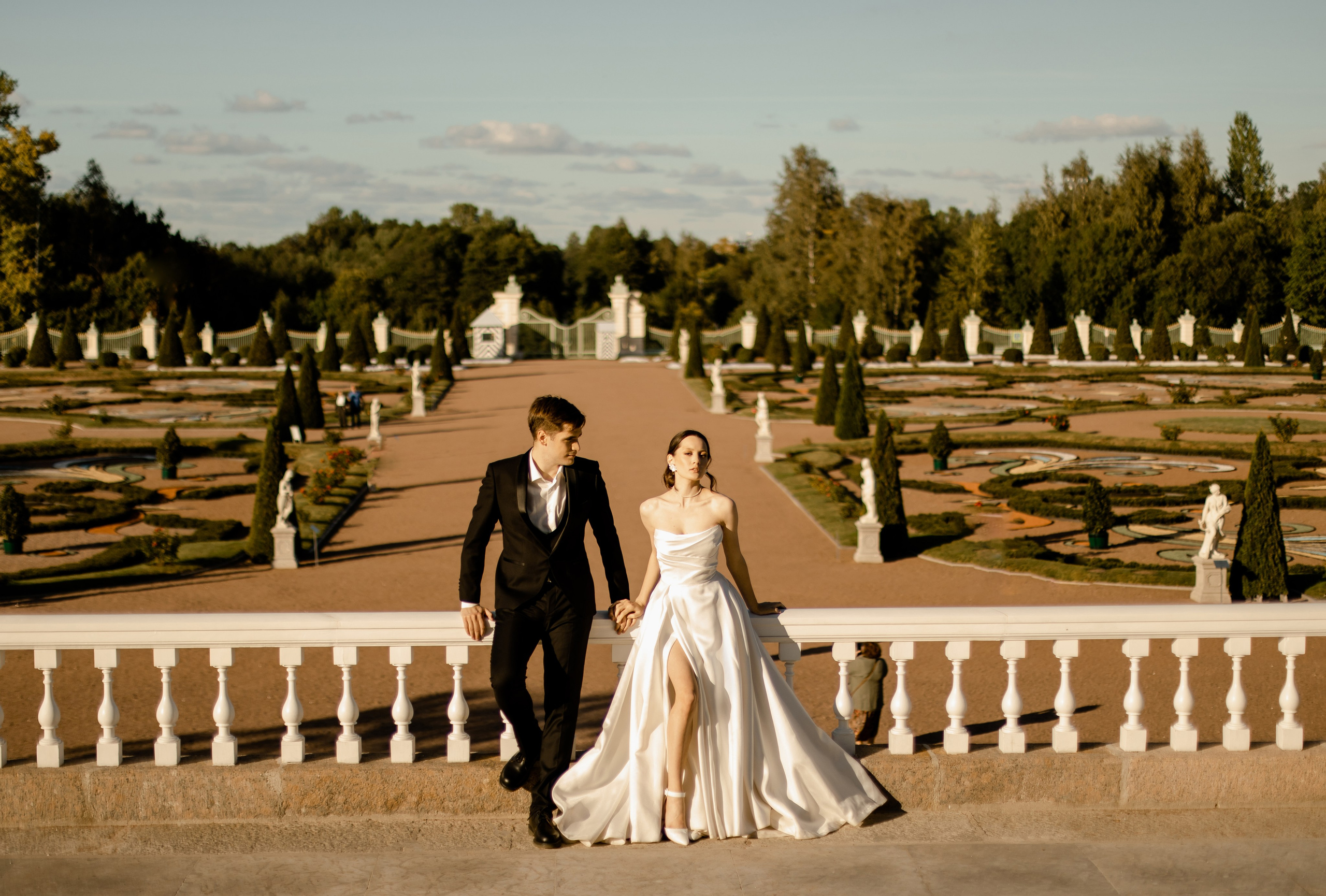 Свадебная прогулка в Ораниенбауме. Свадебный и портретный фотограф в Миассе Филиппенко Дарья