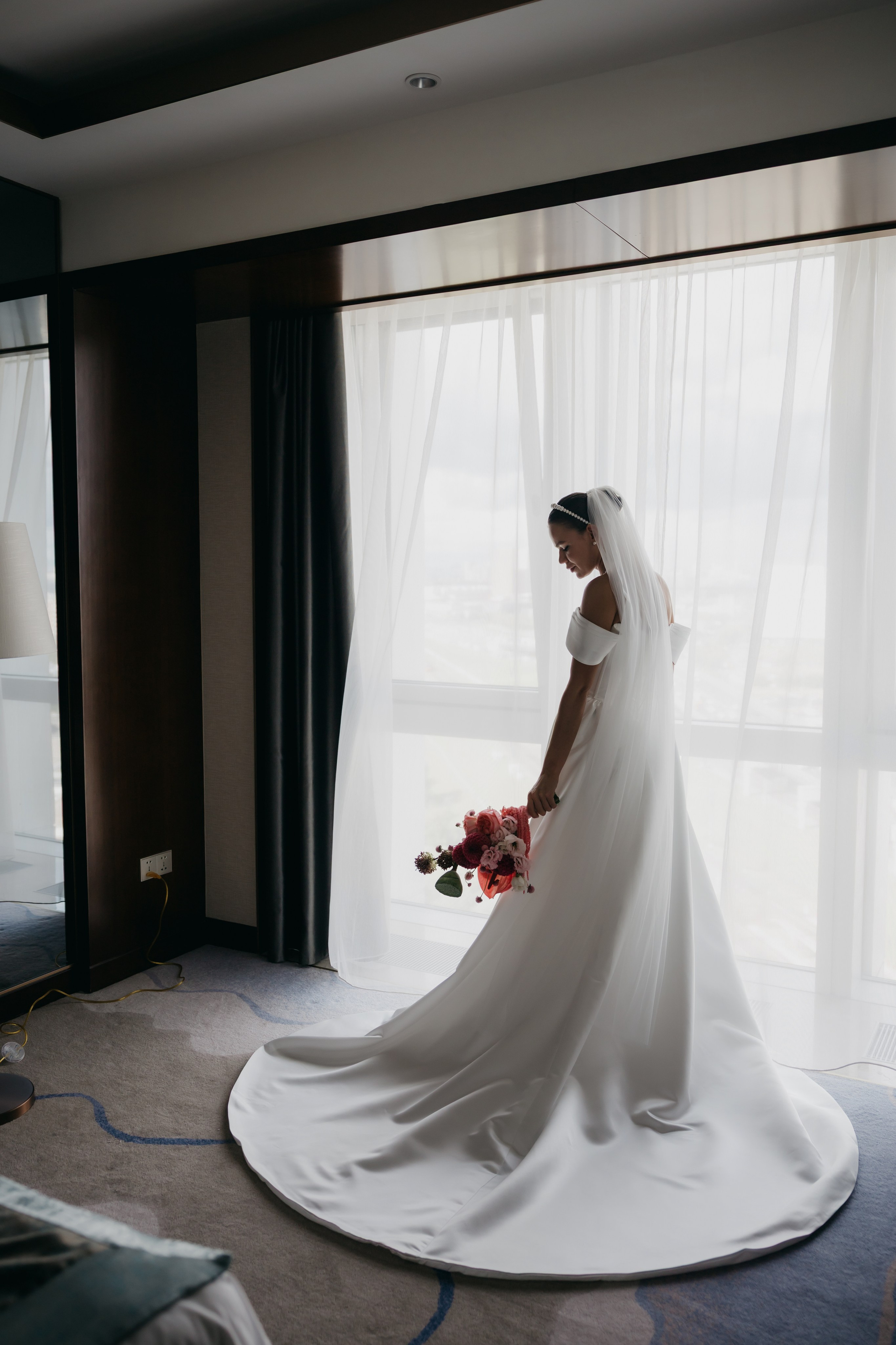 Свадебная фотосессия в отеле Soluxe Hotel Moscow. Свадебный фотограф в Москве Екатерина Гусева